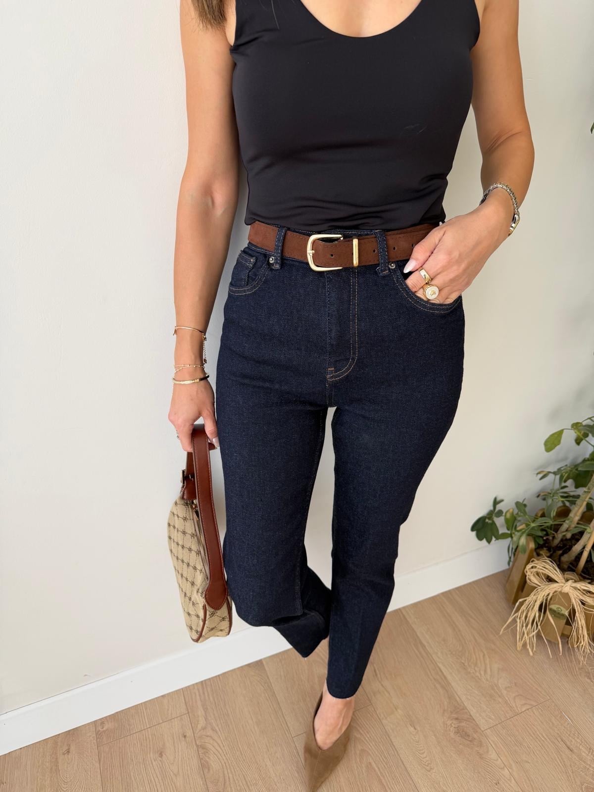 Lacivert Kemerli Ütü İzli Paçası Kesik Jean 7977
