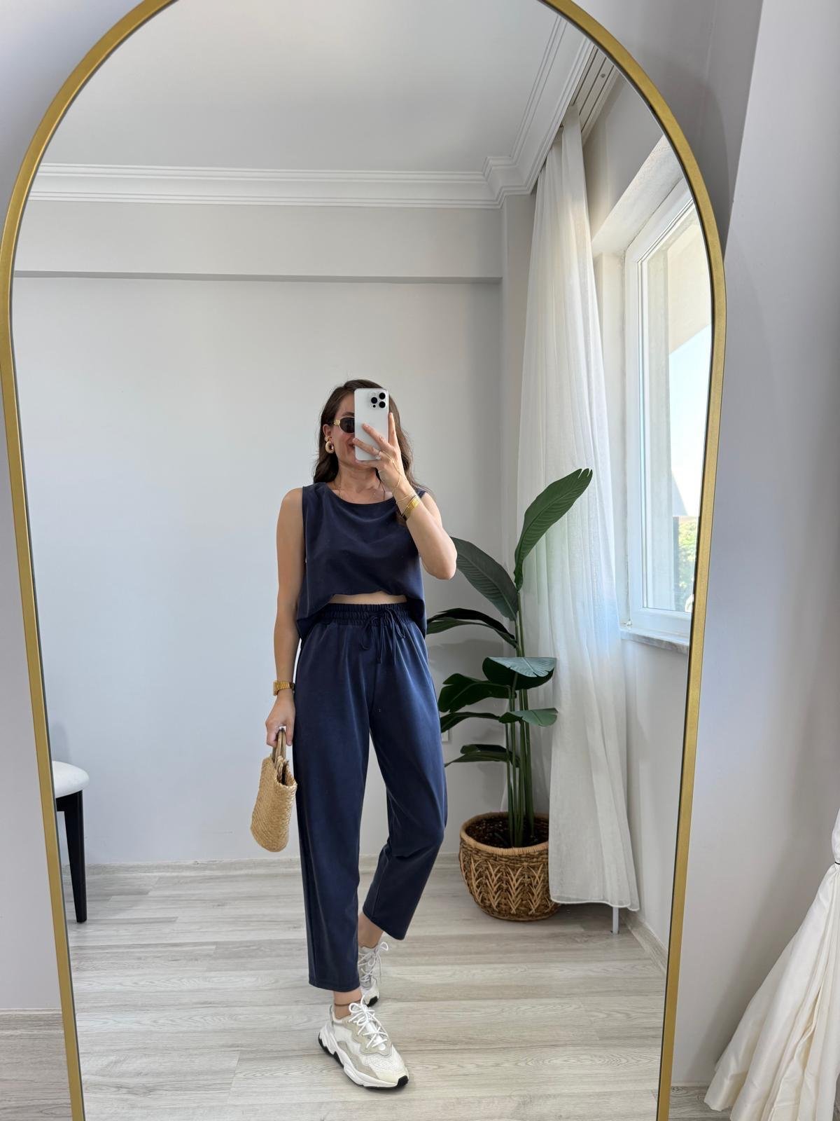 Lacivert Sıfır Kol Bluz Pantolon Takım 4747