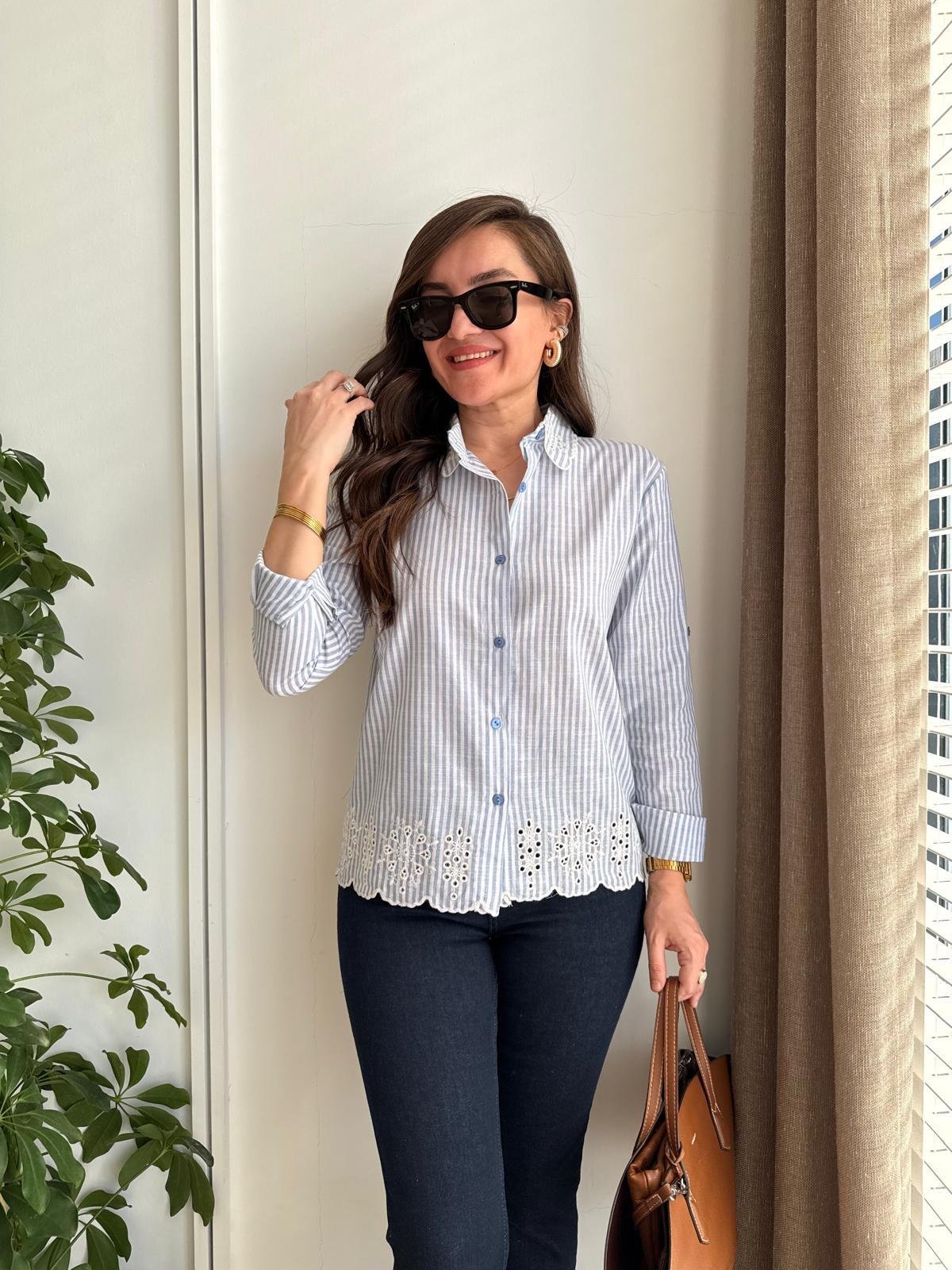Mavi Çizgili Nakış İşleme Detaylı Gömlek 044