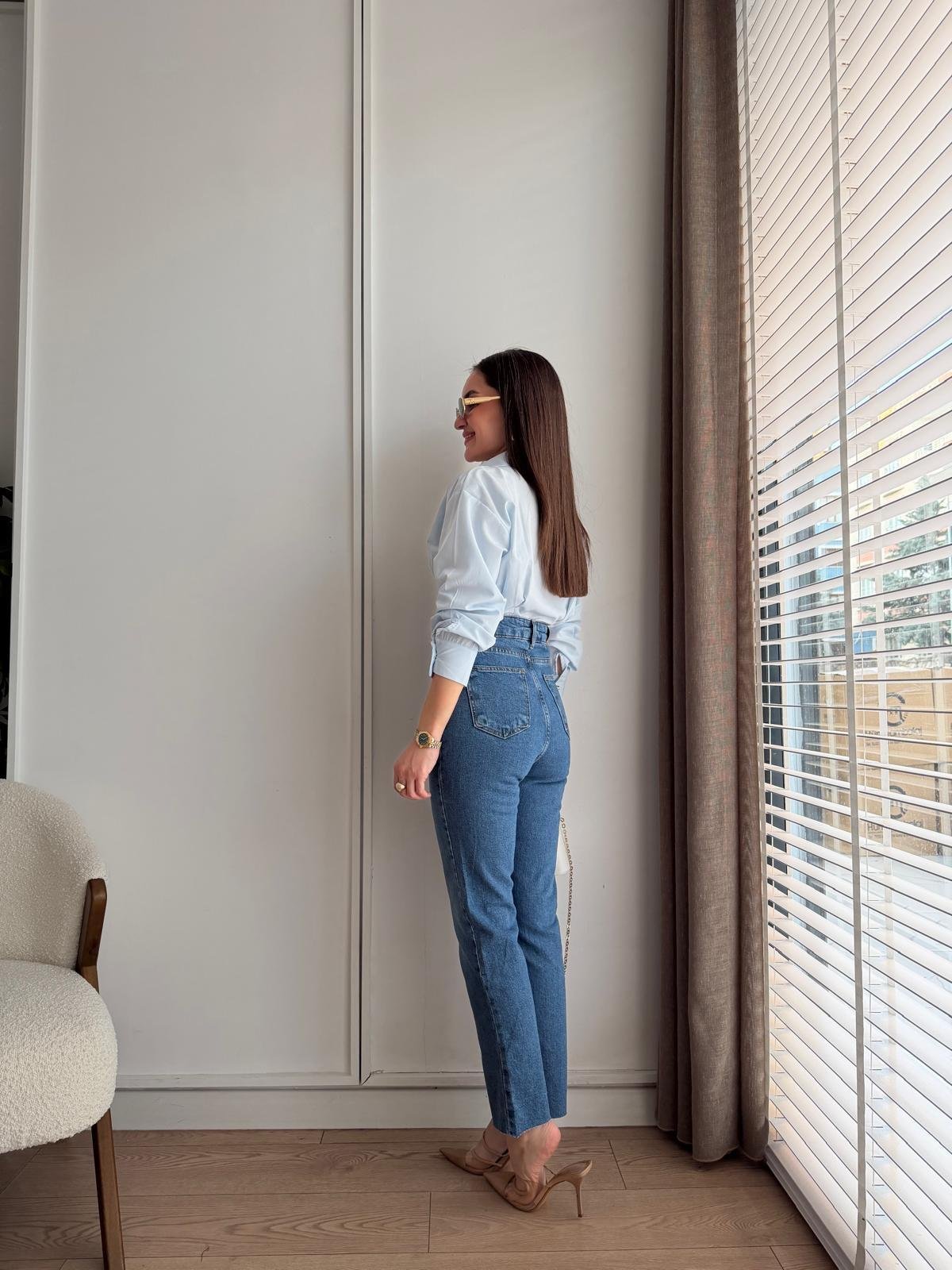Mavi Yüksek Bel Paçası Kesik Mom Jean 0520