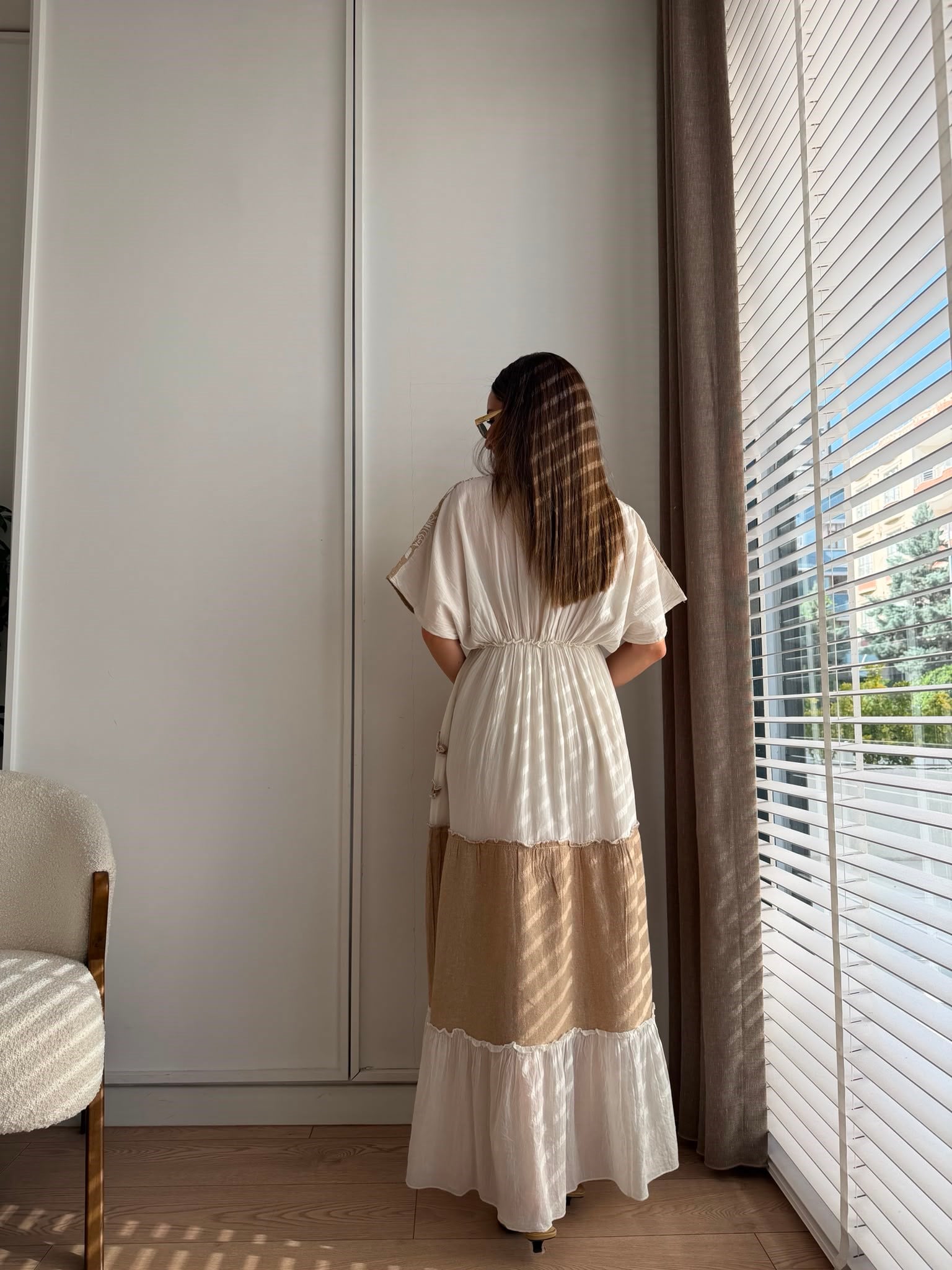 Naturel Boncuk İşlemeli Dekolteli Tasarım Elbise 39987