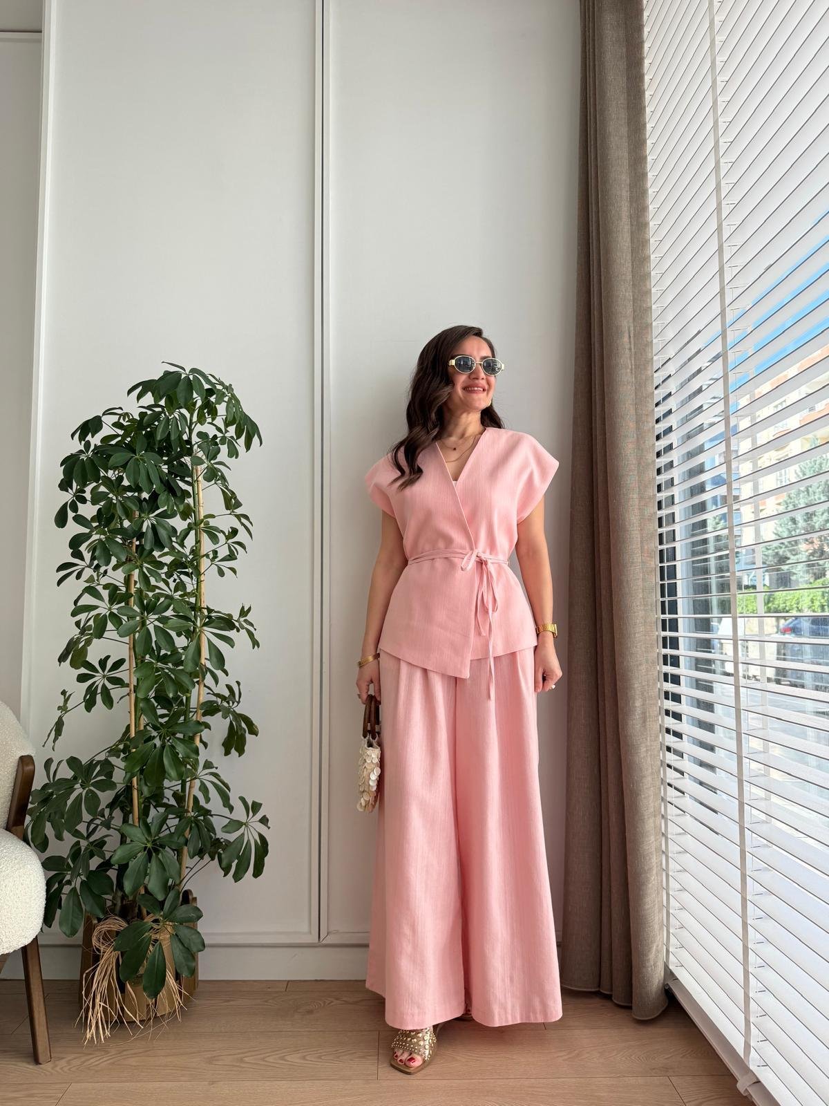 Pembe Asimetrik Yelek Geniş Paça Pantolon Takım 8591