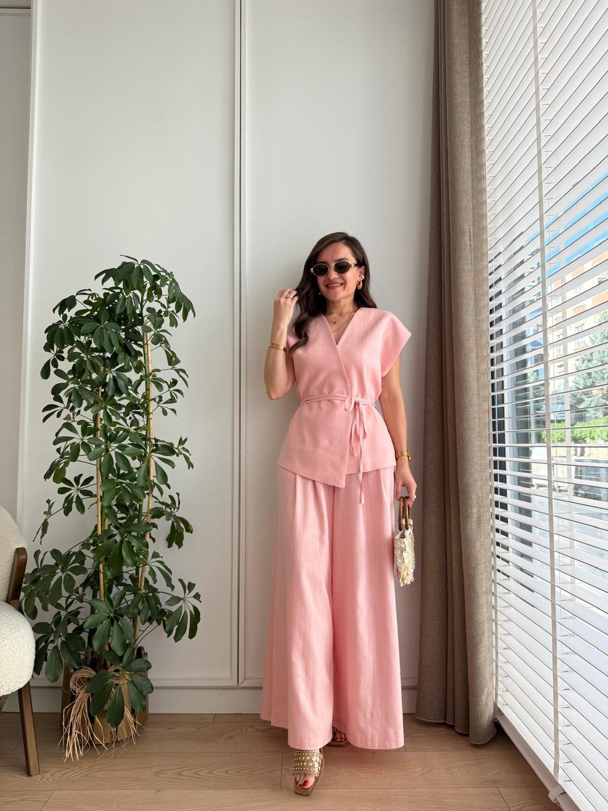Pembe Asimetrik Yelek Geniş Paça Pantolon Takım 8591