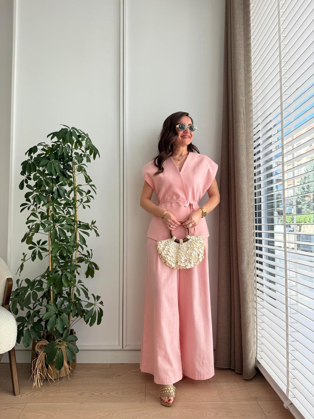 Pembe Asimetrik Yelek Geniş Paça Pantolon Takım 8591