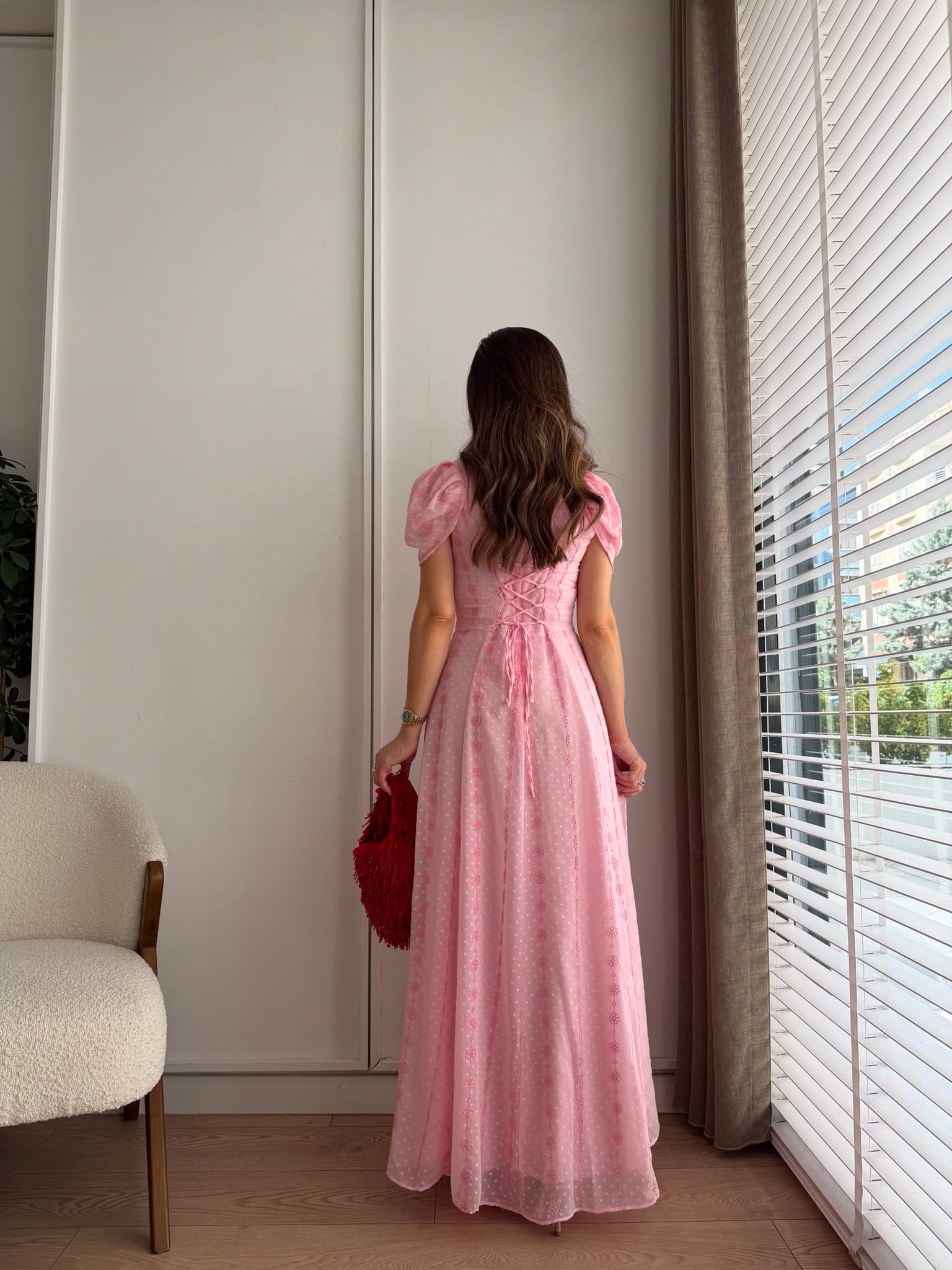 Pembe Bağlama Detaylı Nakışlı Şifon Elbise 3202