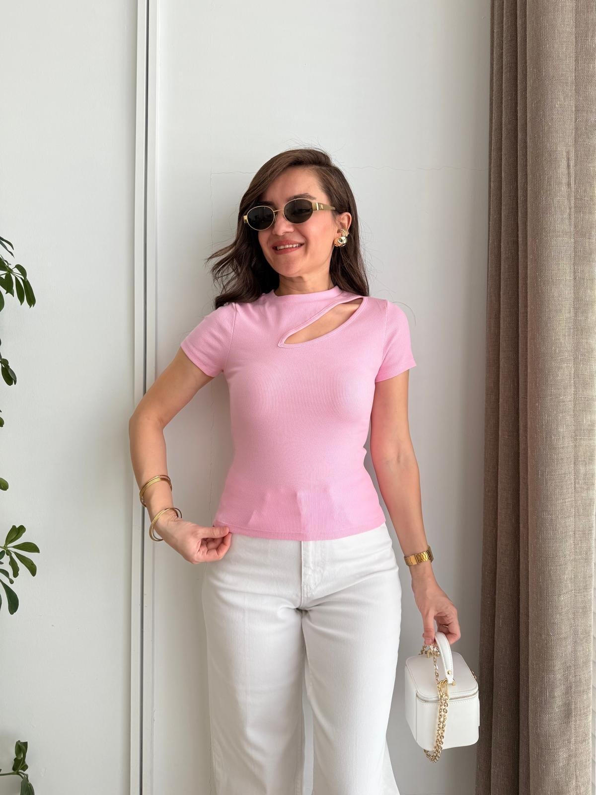 Pembe Bisiklet Yaka Önü Yan Dekolte Detaylı Crop Tişört 4693