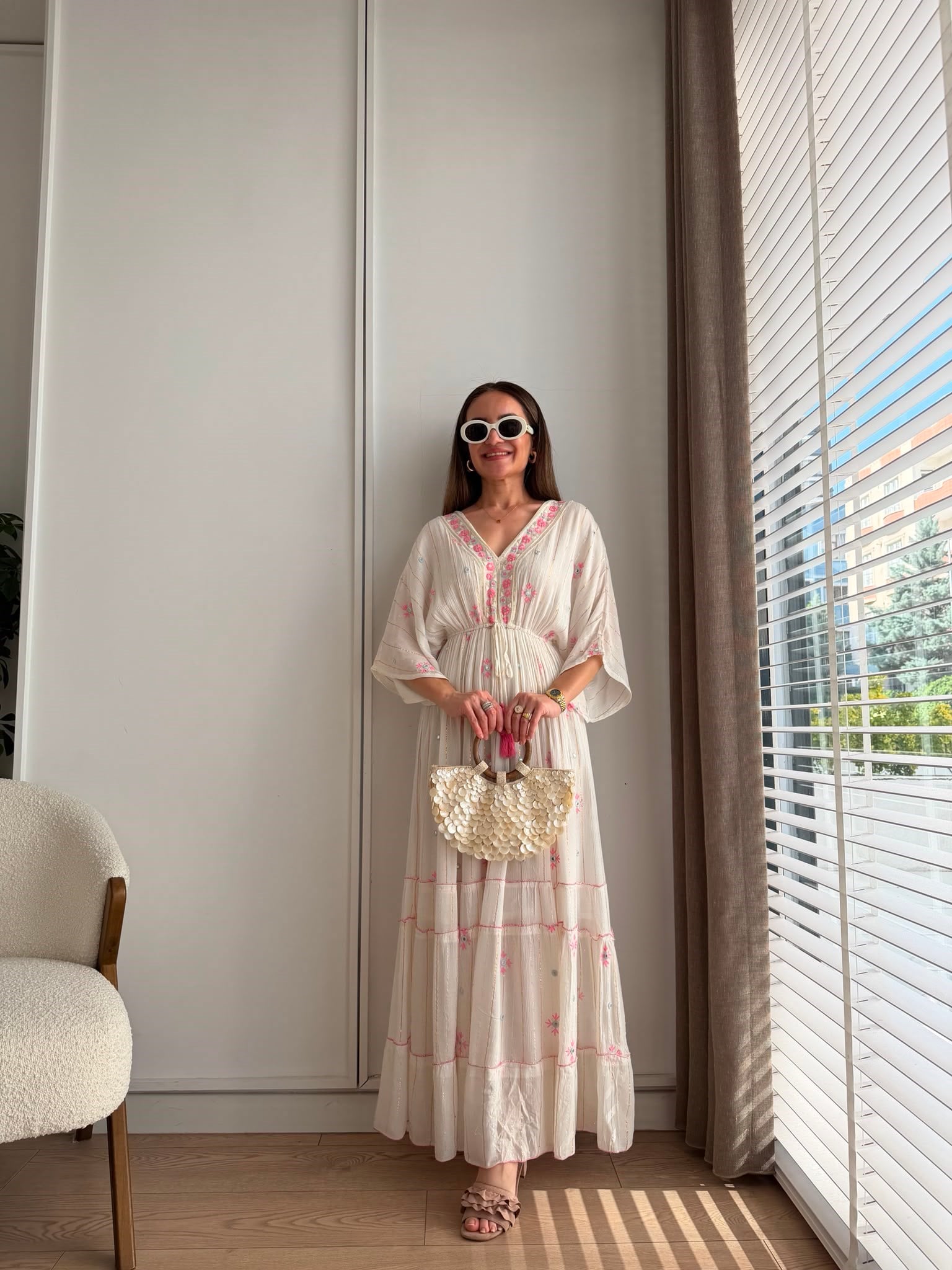 Pembe Çiçek İşlemeli Beli Lastikli Tasarım Elbise 39869
