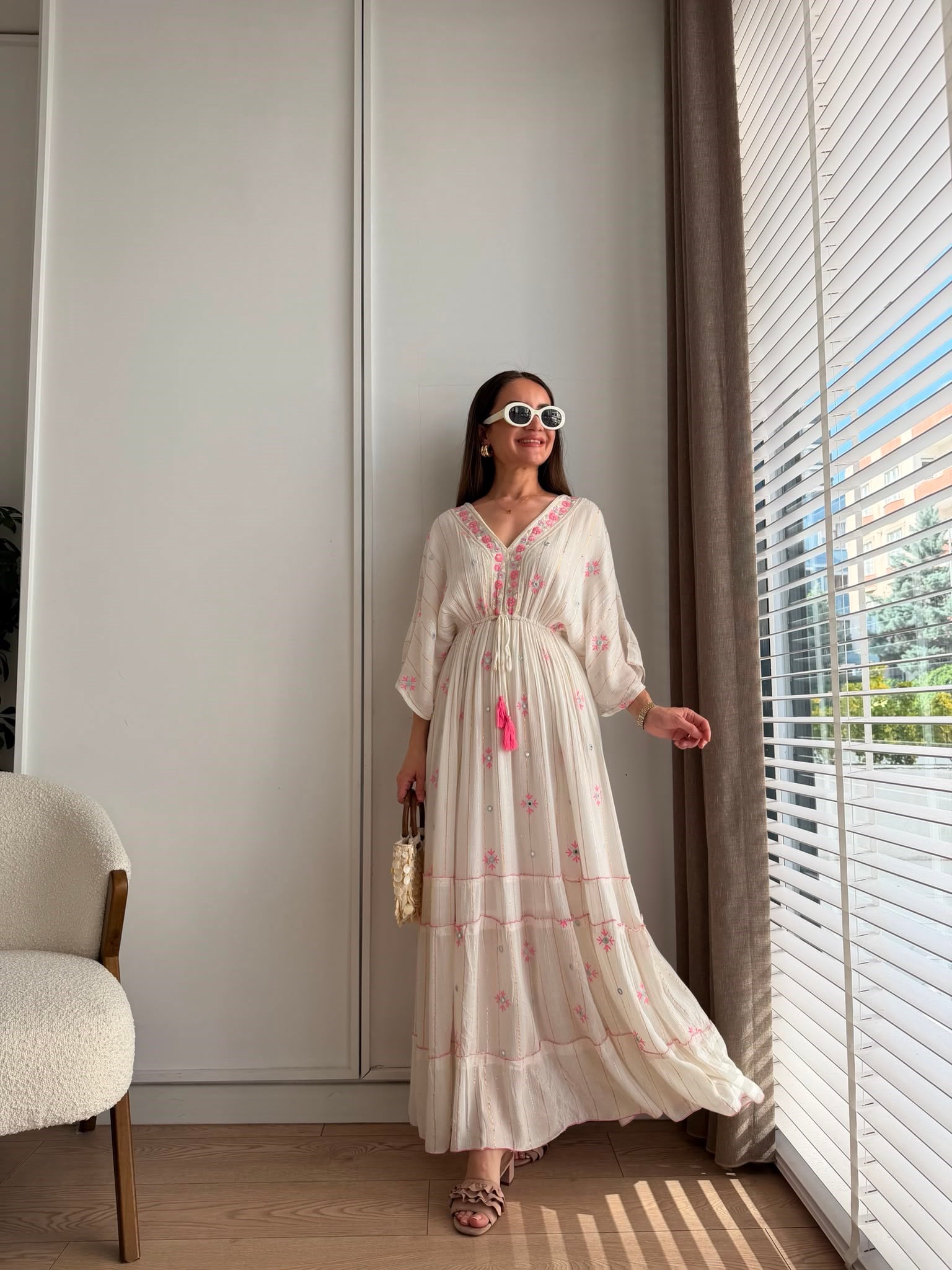 Pembe Çiçek İşlemeli Beli Lastikli Tasarım Elbise 39869