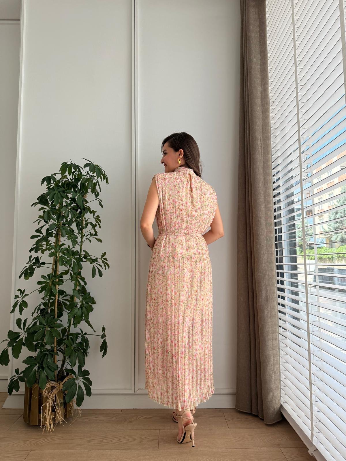 Pembe Çiçekli Desenli Piliseli Örgü Kemerli Şifon Elbise 7278