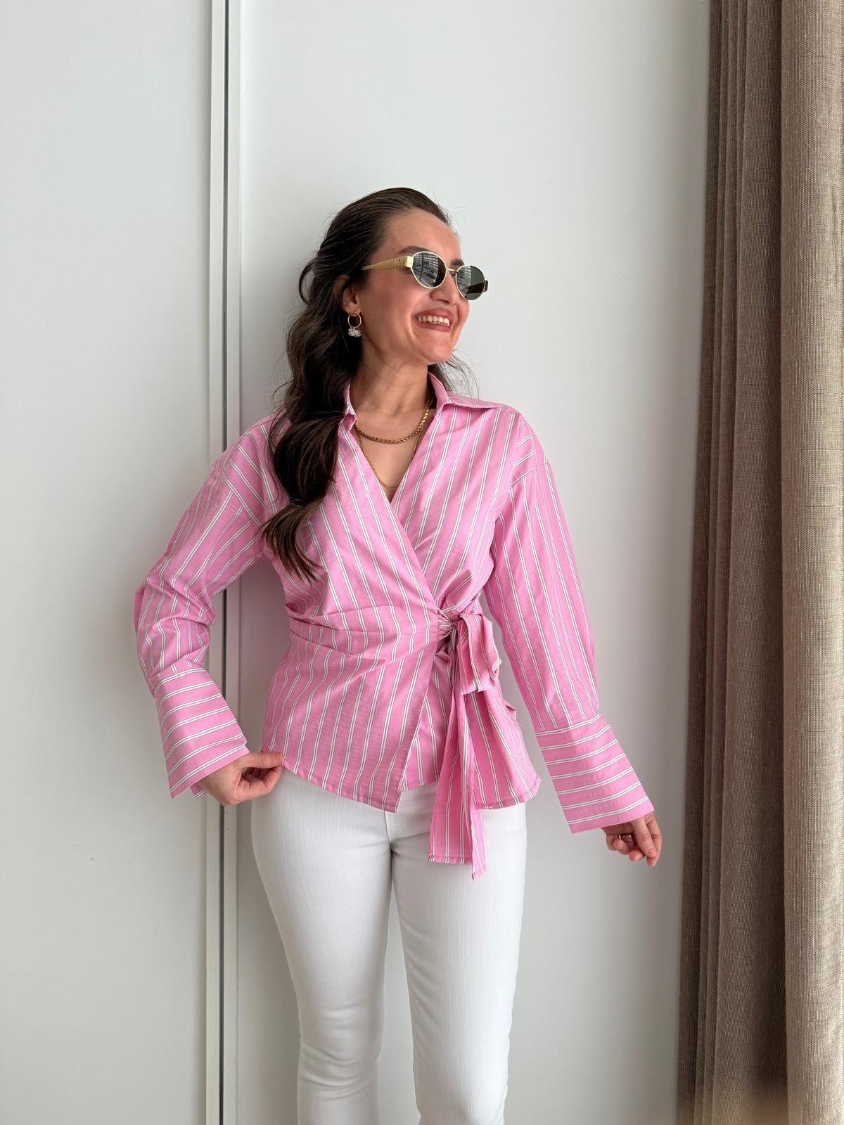 Pembe Çizgili Ön Bağlama Detaylı Gömlek Yaka Bluz 00129