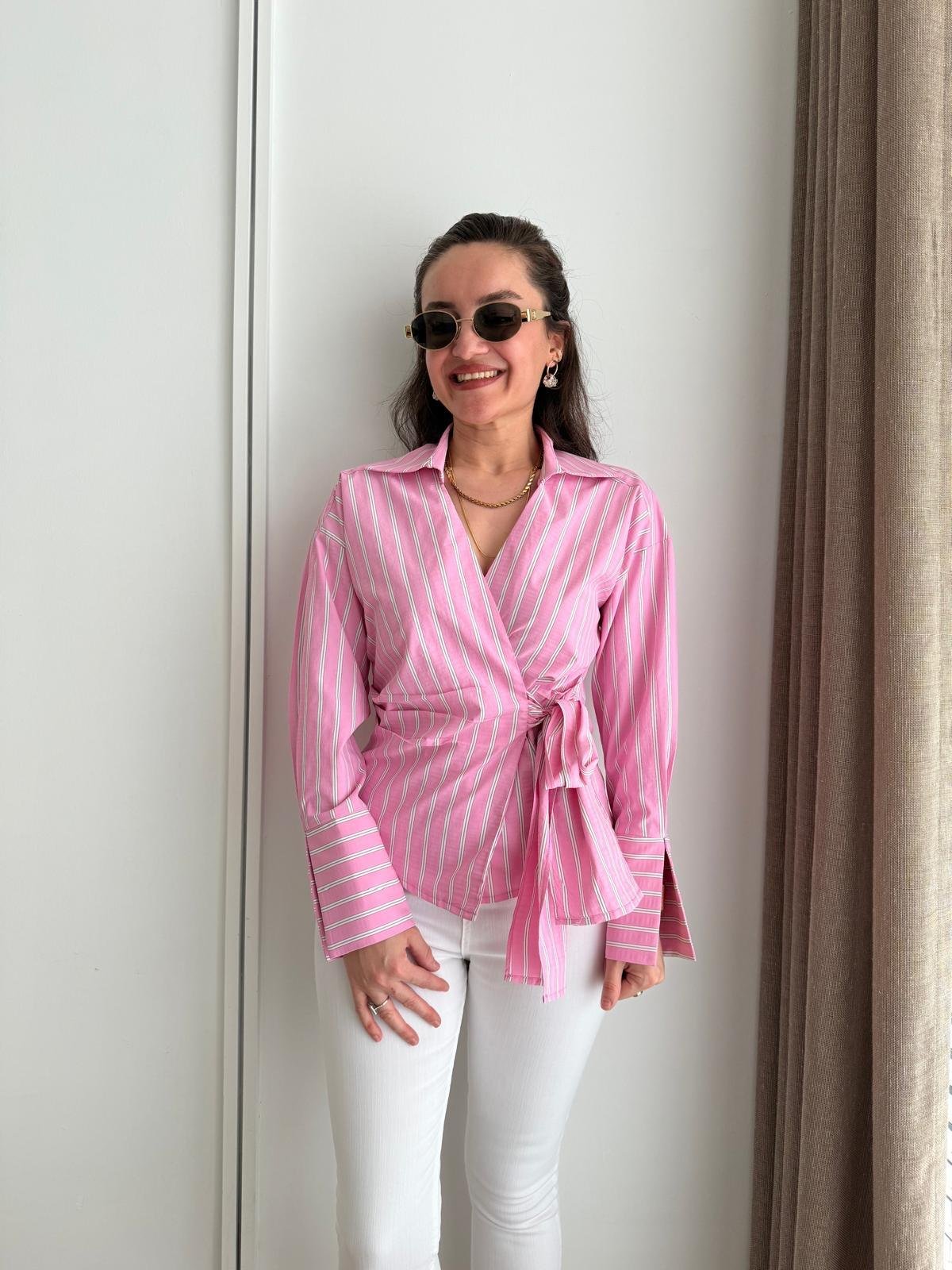 Pembe Çizgili Ön Bağlama Detaylı Gömlek Yaka Bluz 00129