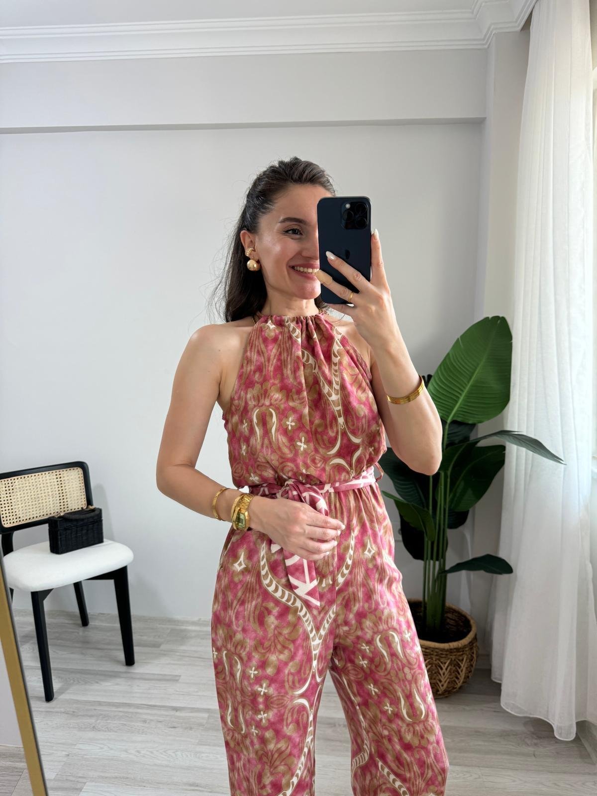 Pembe Desenli Halter Yaka Bel Lastikli Kuşaklı Tulum  3528