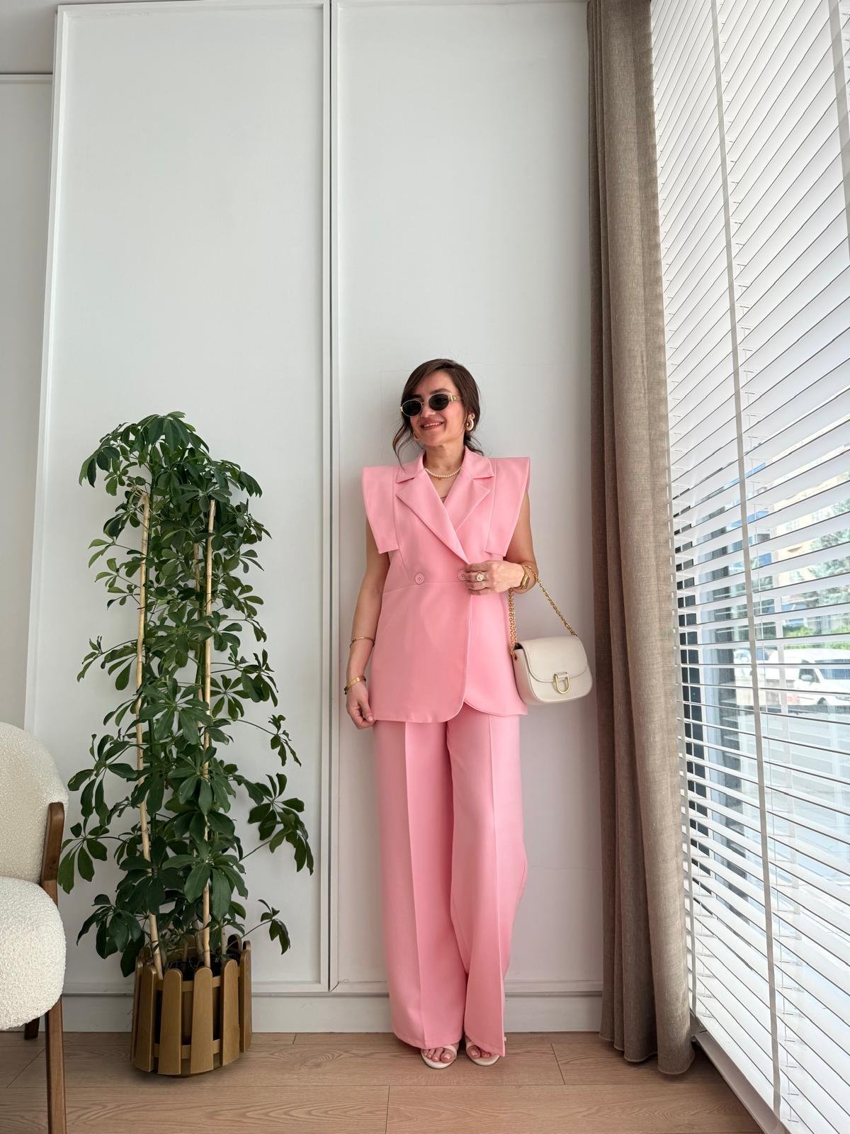 Pembe Kruvaze Yaka Vatkalı Tasarım Yelek Pantolon Takım 6394