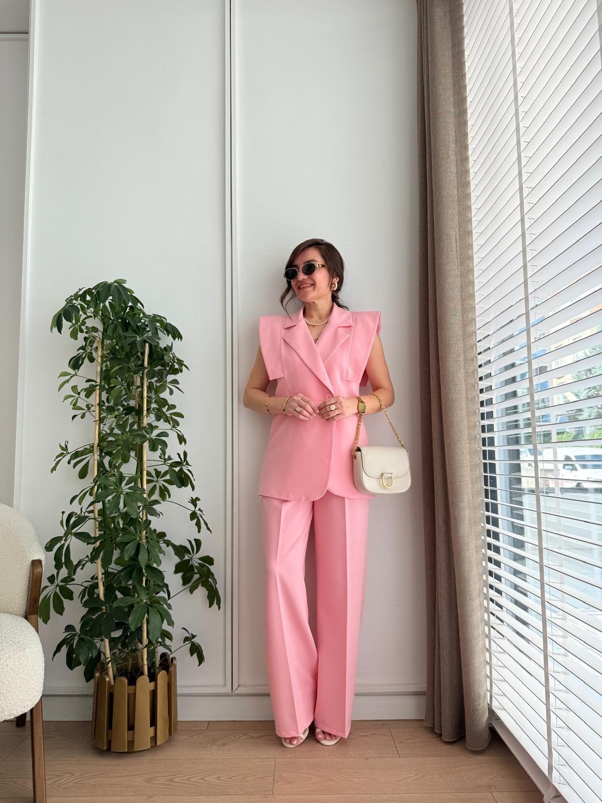 Pembe Kruvaze Yaka Vatkalı Tasarım Yelek Pantolon Takım 6394