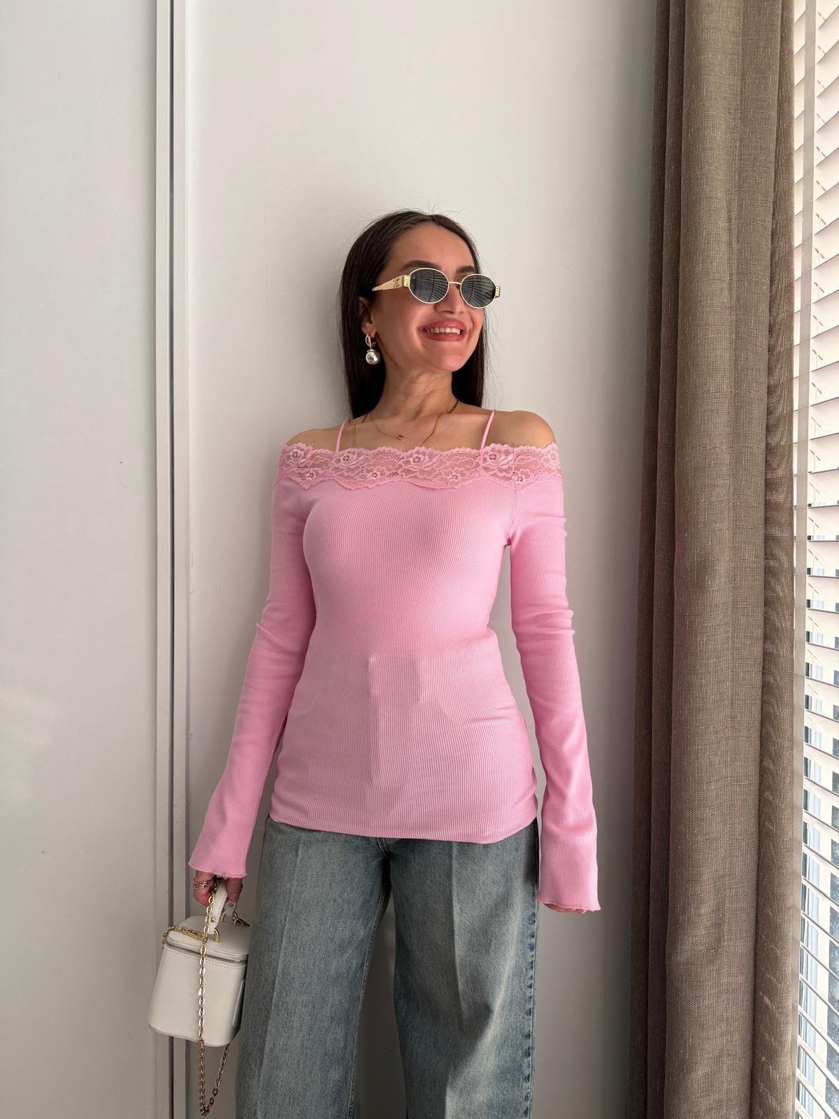 Pembe Madonna Yaka Dantel Detaylı Bluz 17496