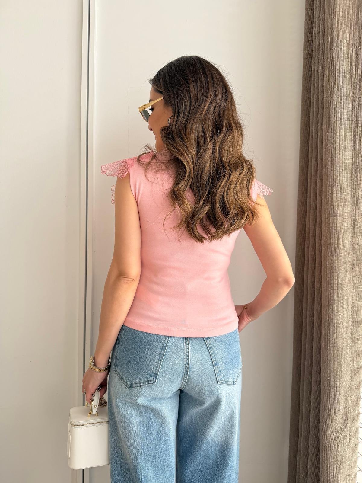 Pembe Omuzları Çiçek Detaylı Tshirt 2250