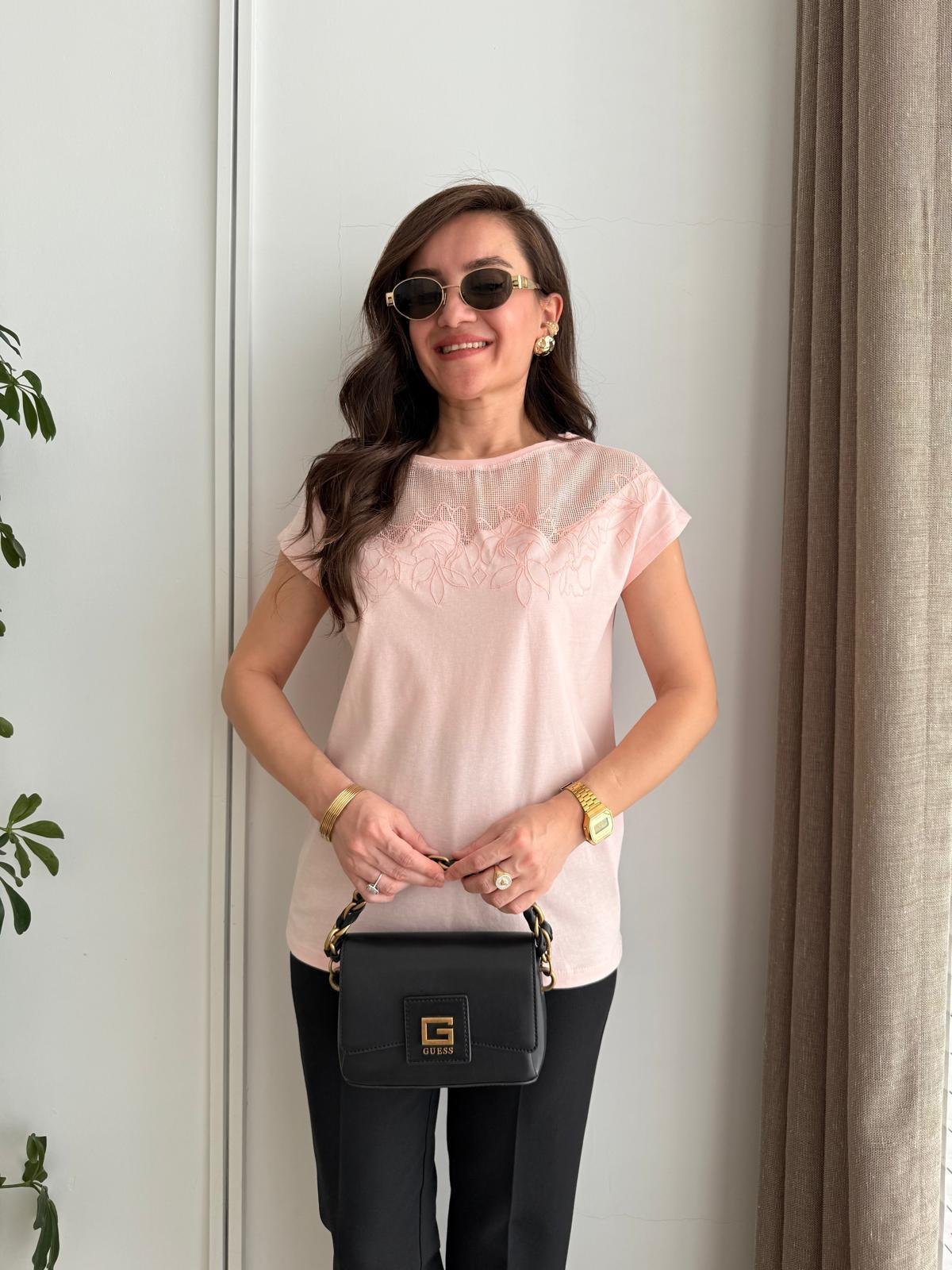 Pembe Önü Nakış Detaylı Tişört 16800