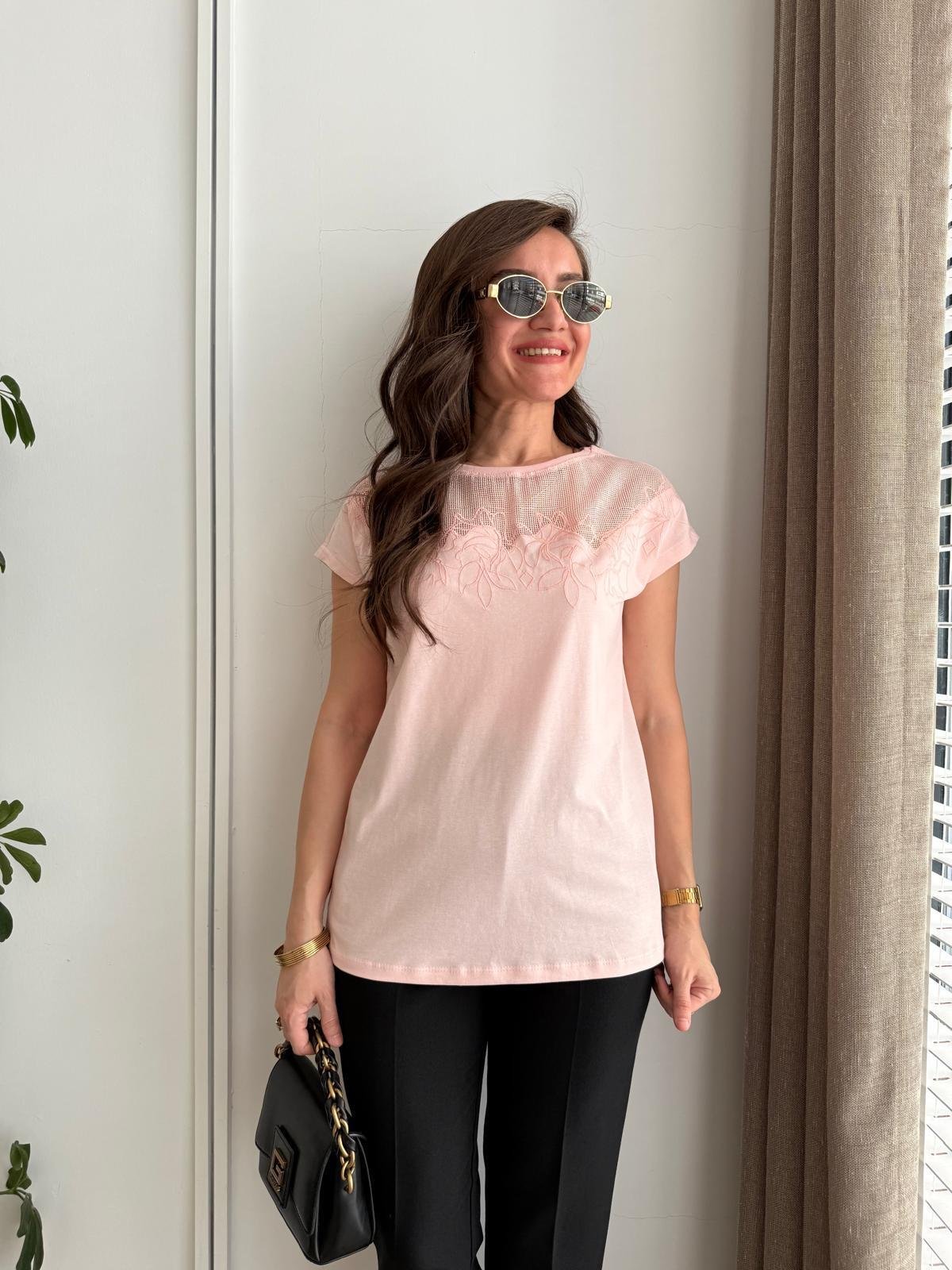 Pembe Önü Nakış Detaylı Tişört 16800
