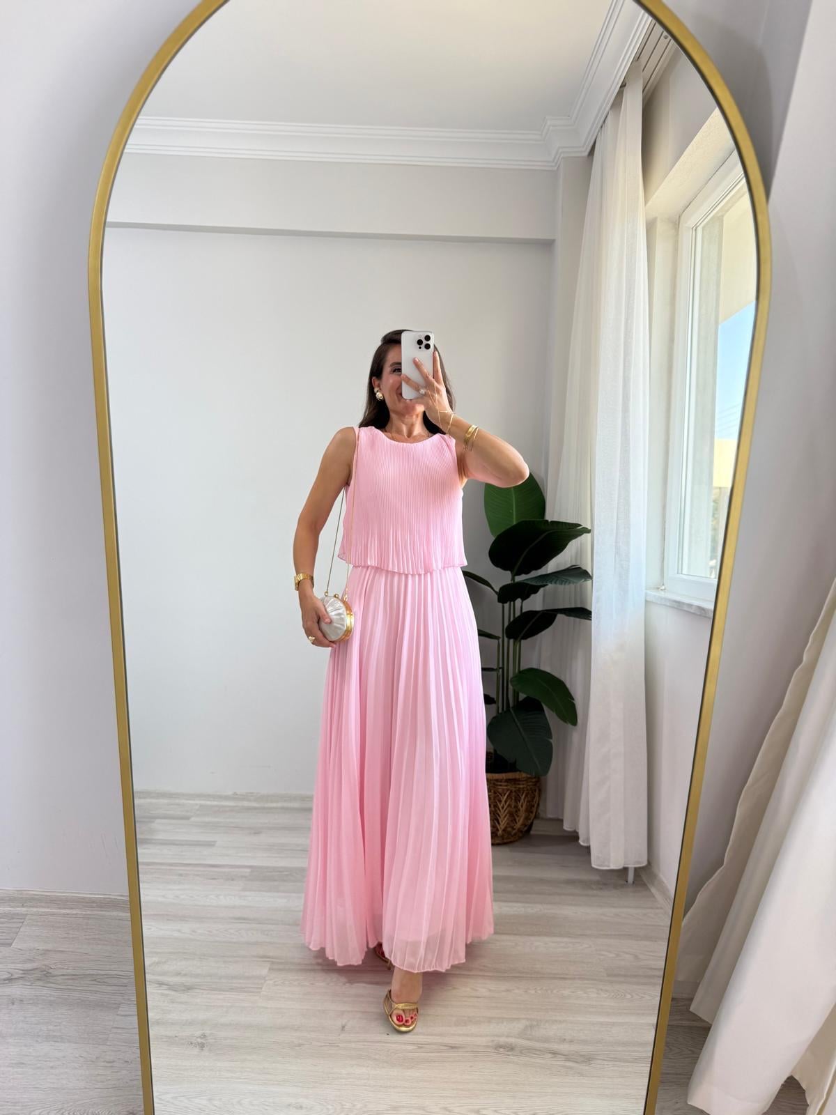 Pembe Sıfır Kol Piliseli Şifon Elbise 2621