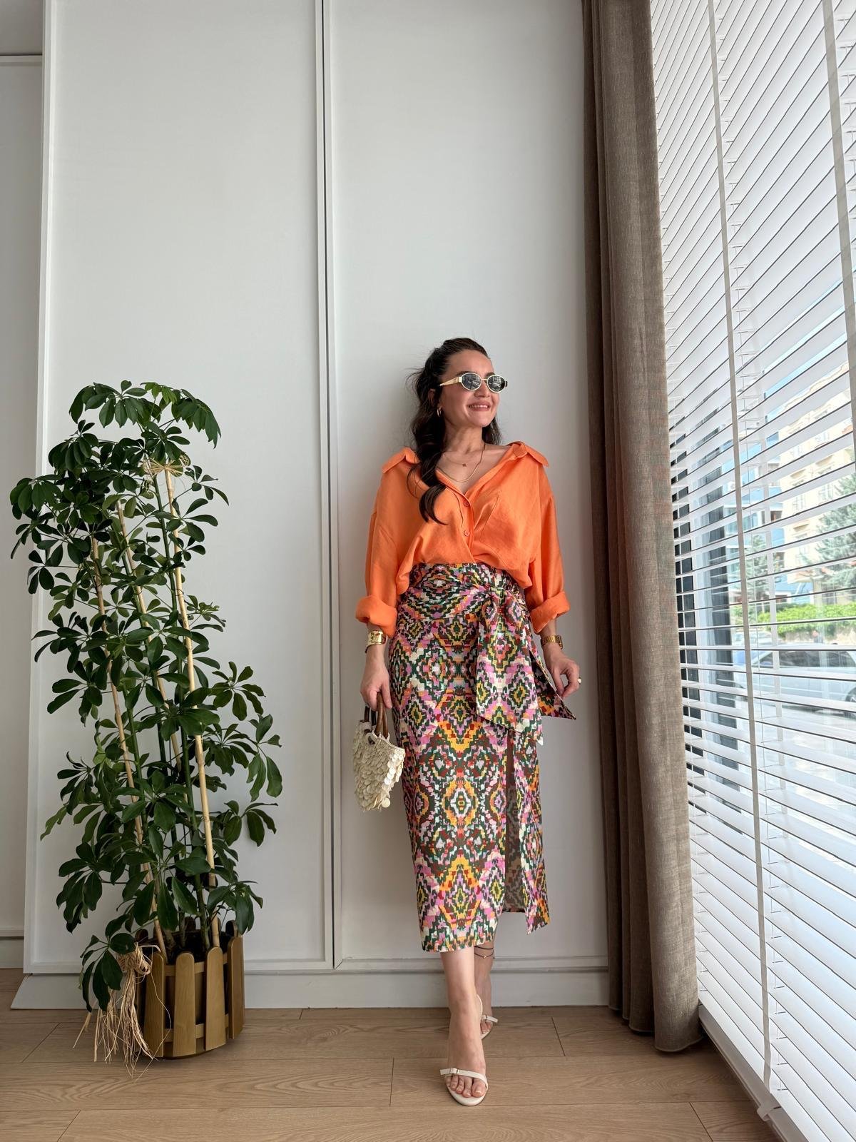 Renkli Önü Bağlama Detaylı Yırtmaçlı Keten Etek 03348