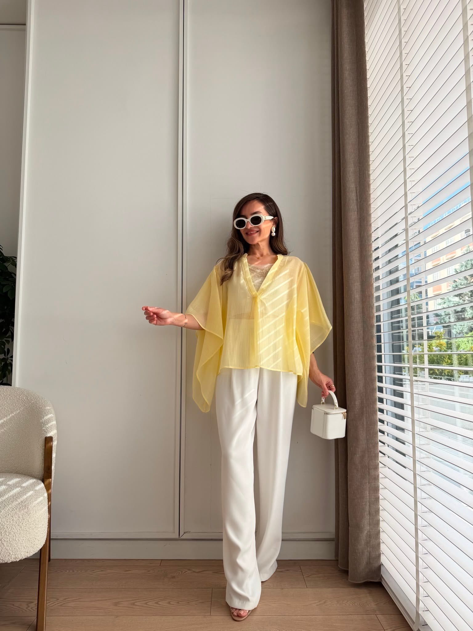 Sarı Boncuk Detaylı Volanlı Transparan Bluz 7839