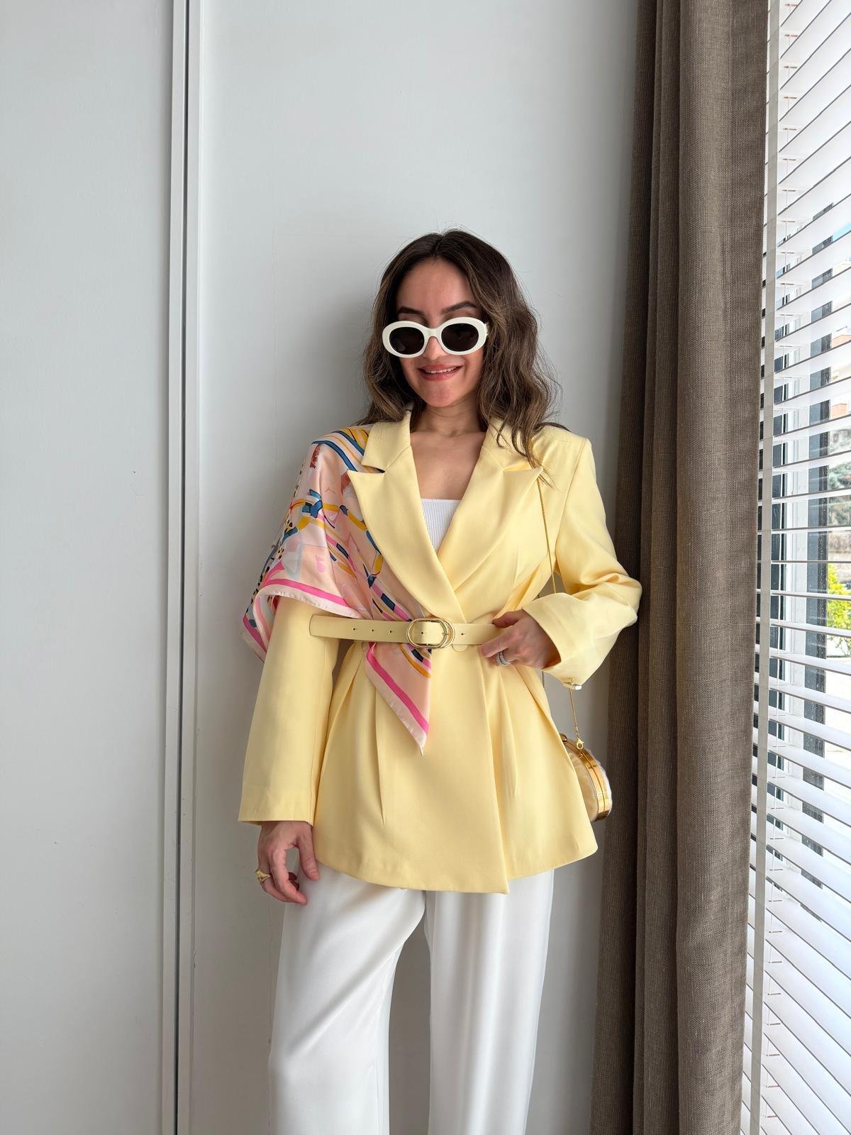 Sarı Kemerli Fular Detaylı Blazer Ceket 6337