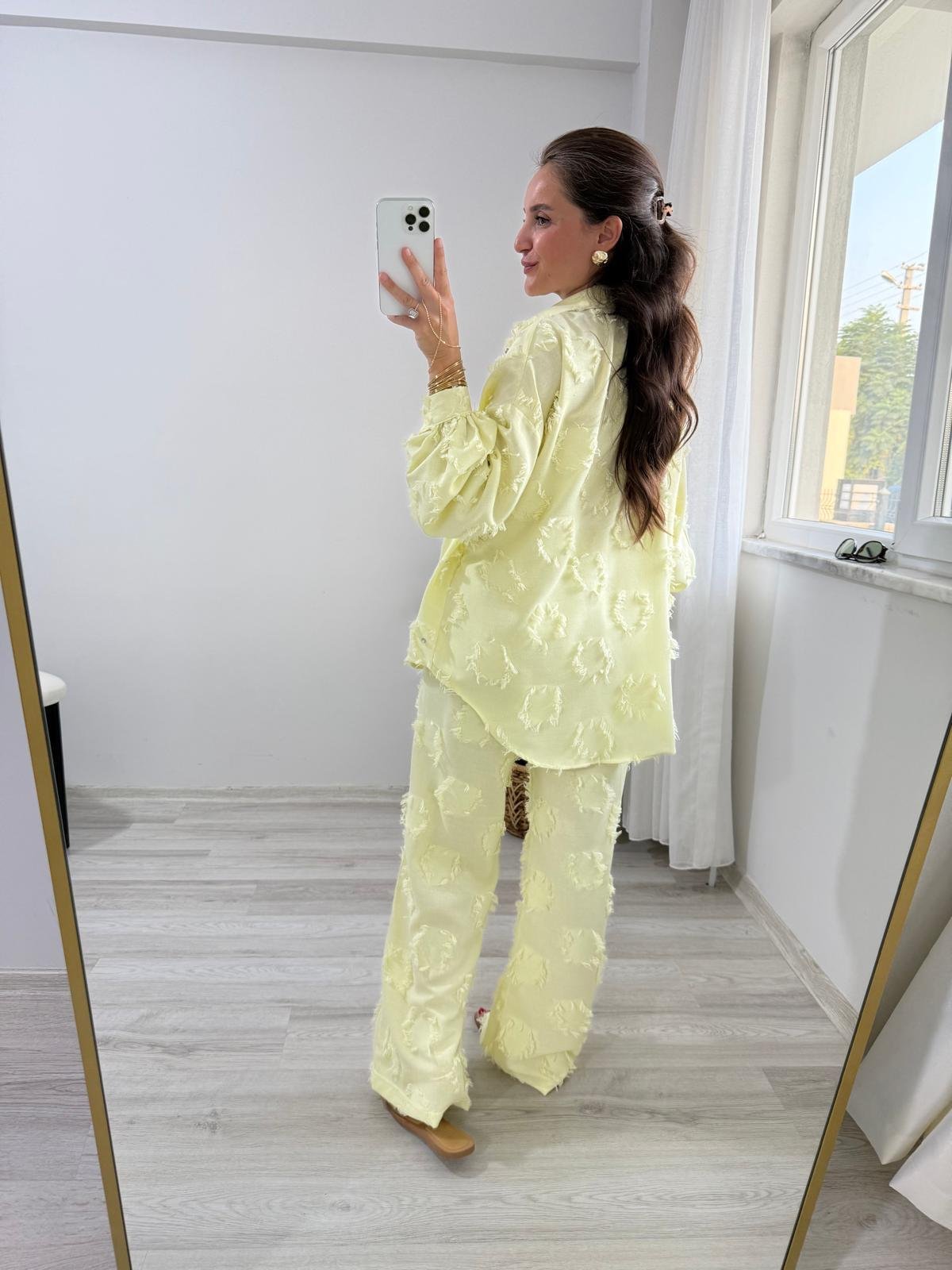 Sarı Püsküllü Taş Detaylı Gömlek Pantolon Takım 2121