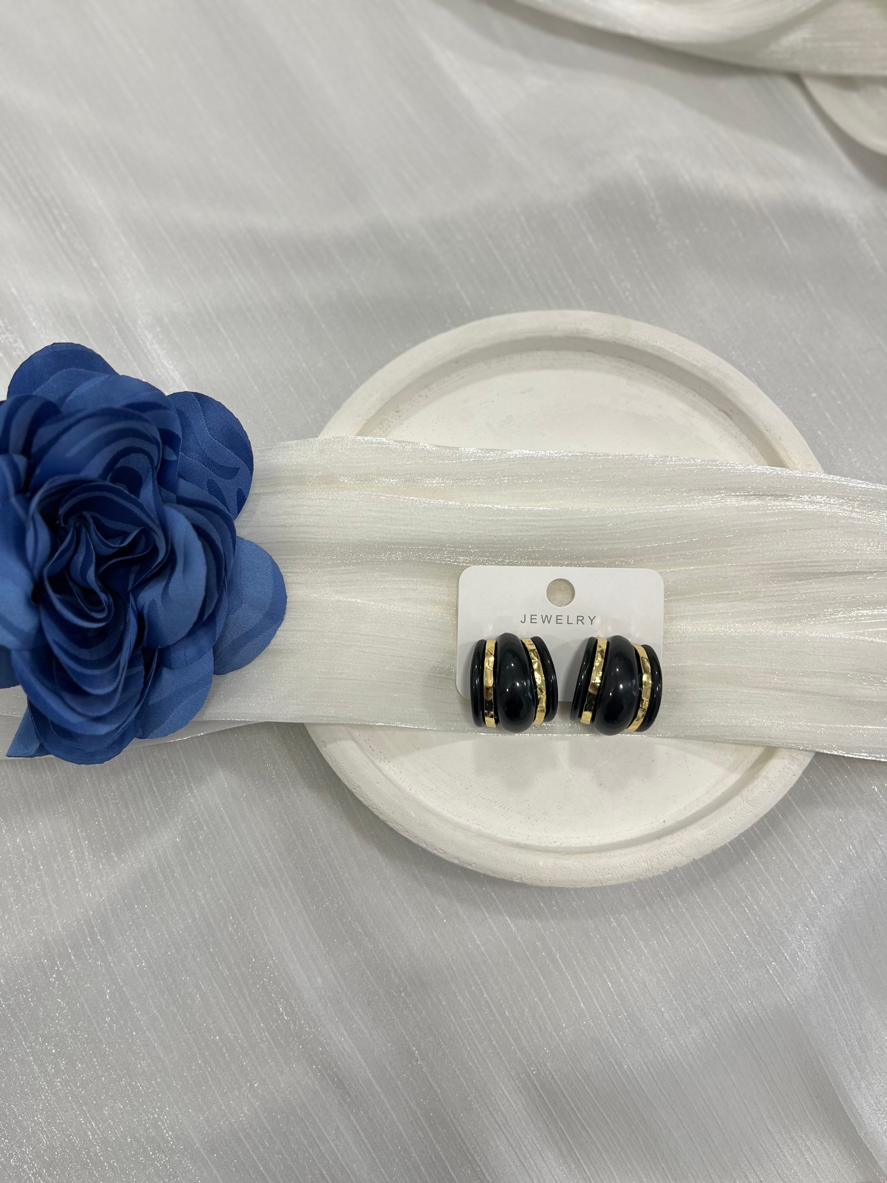 Siyah Akrilik Gold Detaylı Küpe KP51