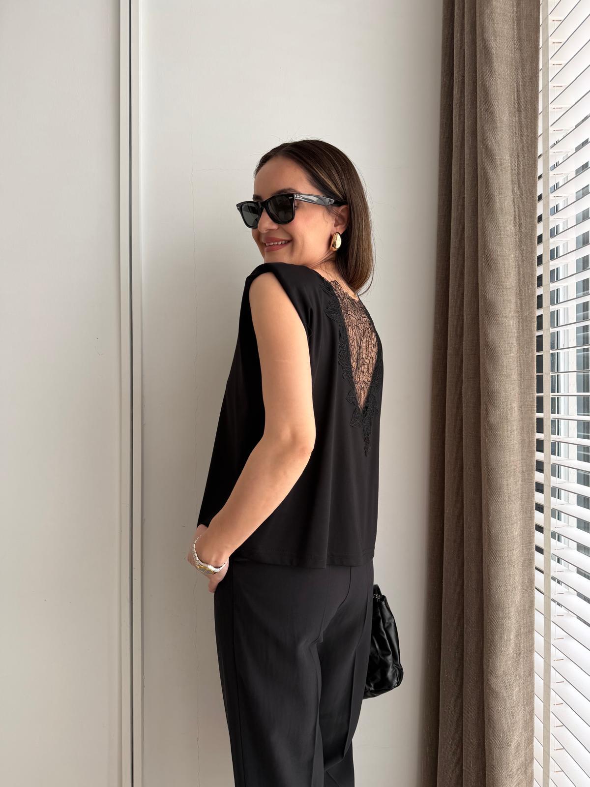 Siyah Arkası Dantel Detaylı Tshirt 37359