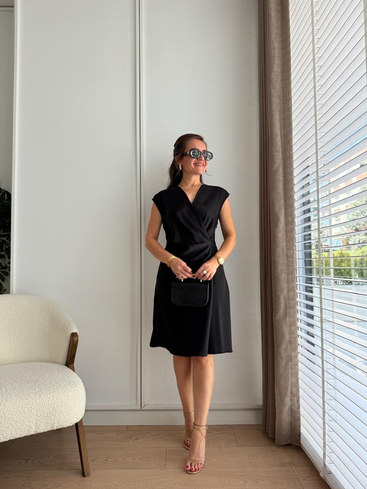 Siyah Bel Büzgü Detaylı Kruvaze Elbise 2480