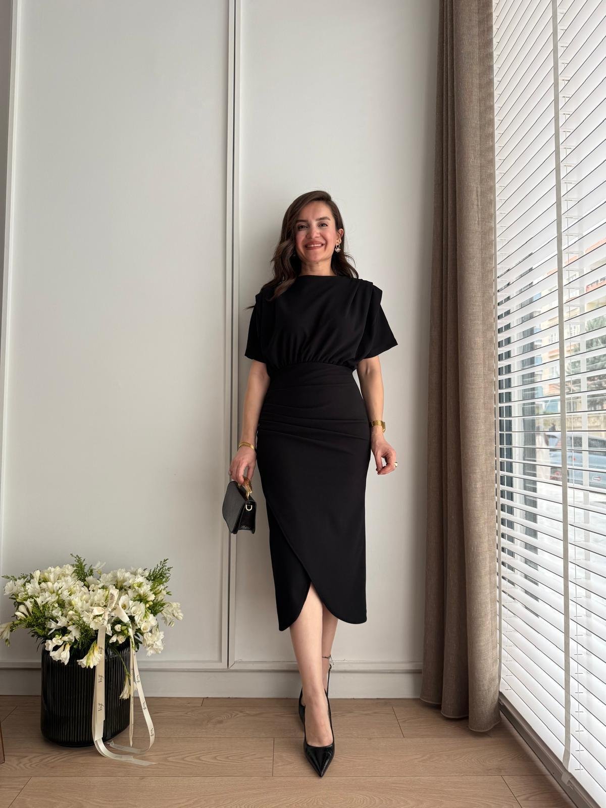 Siyah Bel Büzgülü Drape Detaylı Yırtmaçlı Elbise 1274
