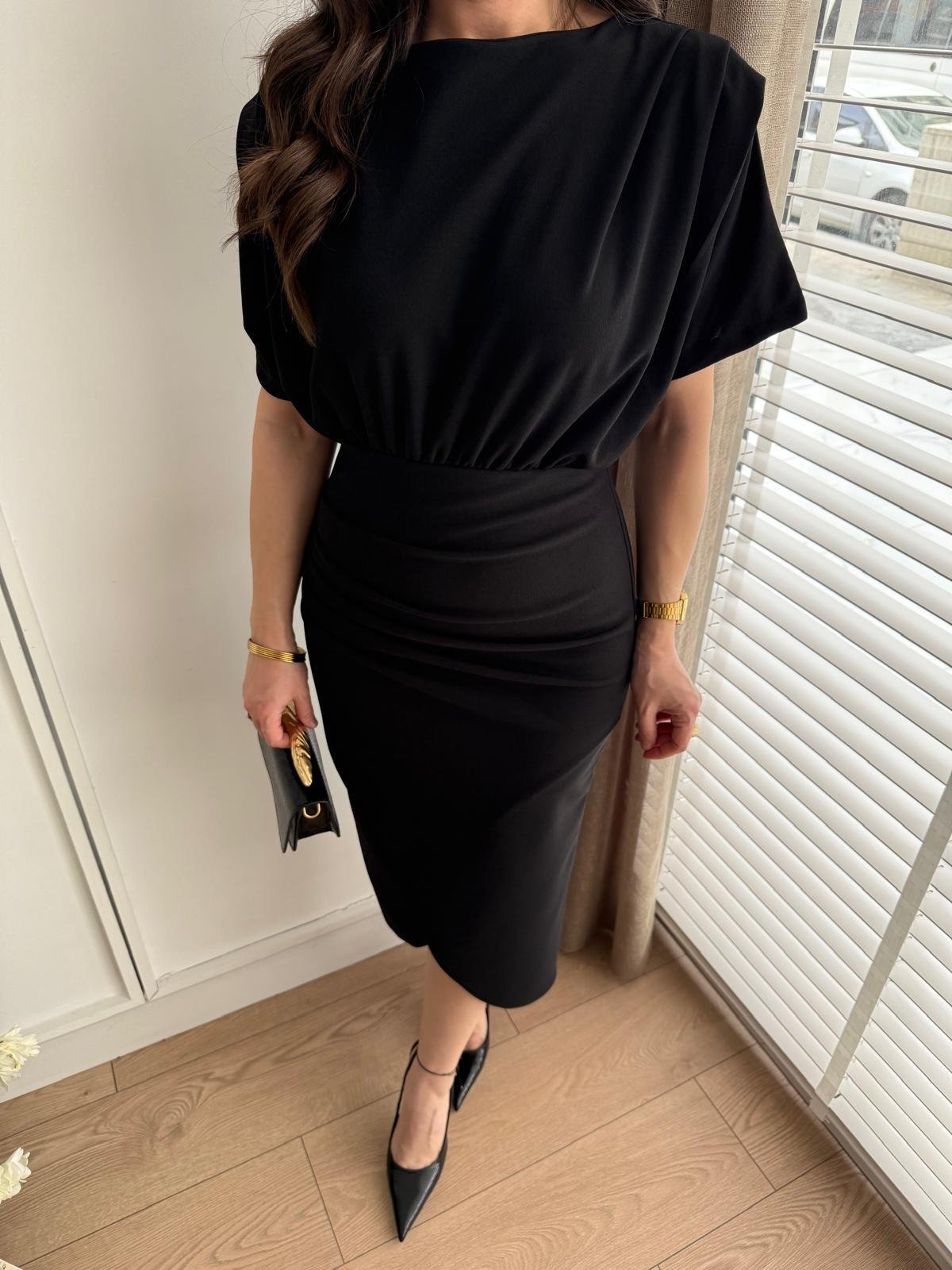 Siyah Bel Büzgülü Drape Detaylı Yırtmaçlı Elbise 1274