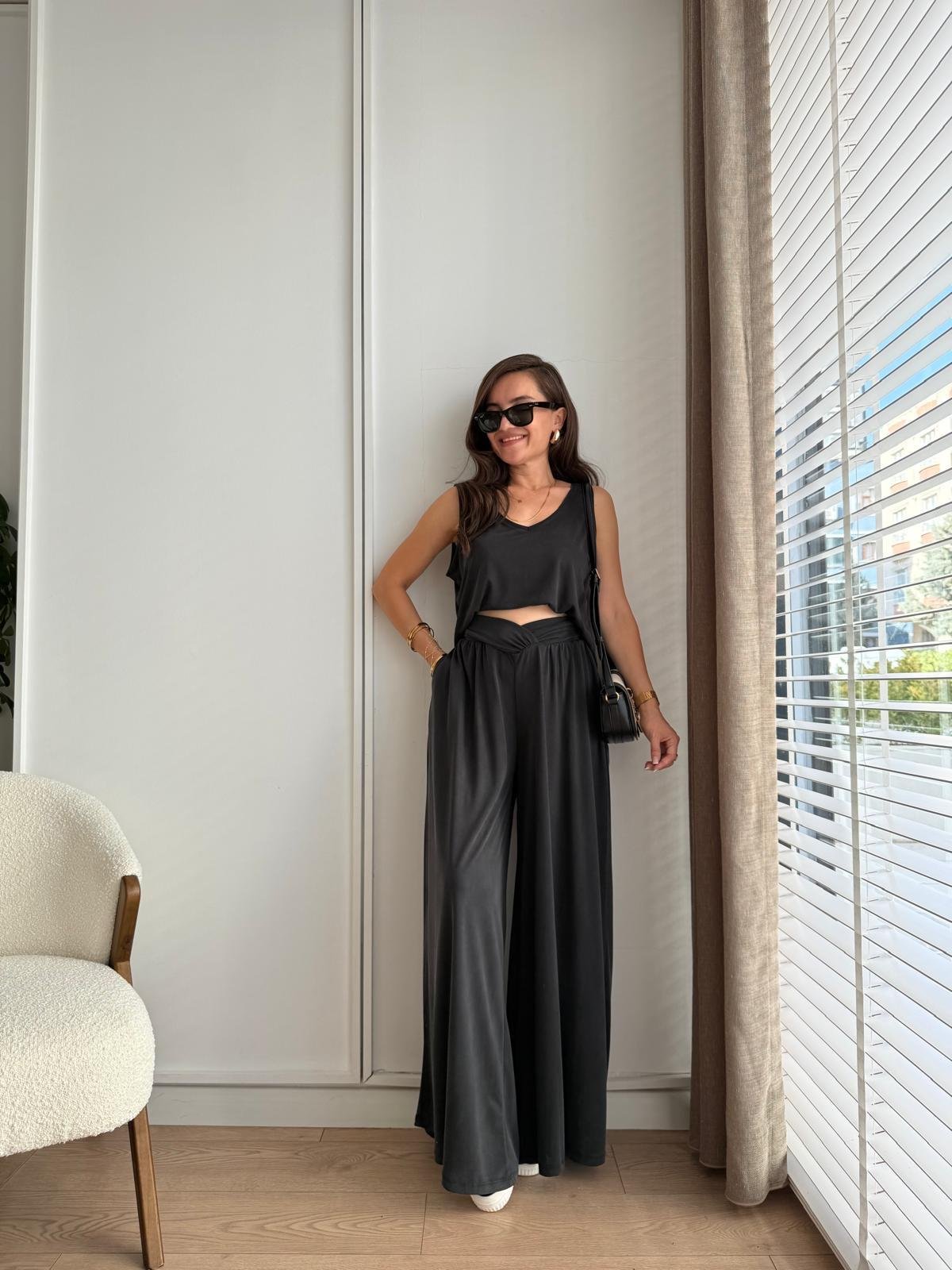 Siyah Bel Detaylı Modal Kumaş Geniş Paça Pantolon 30272