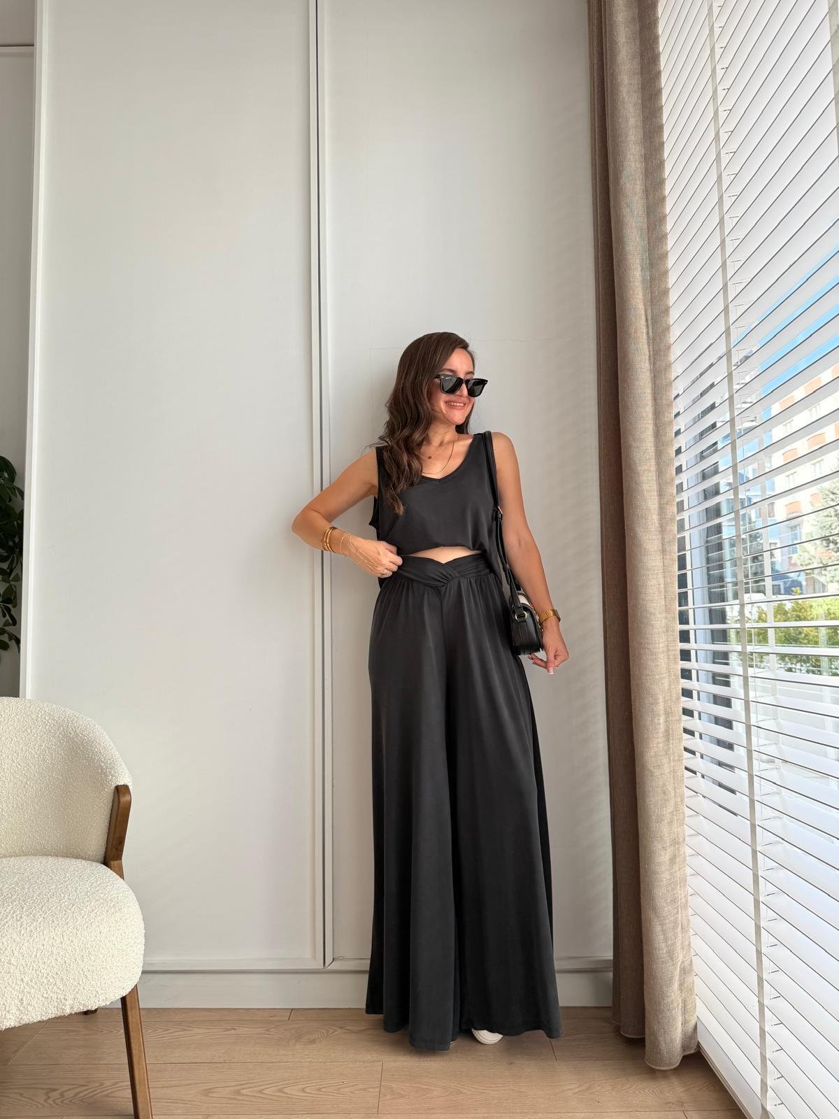 Siyah Bel Detaylı Modal Kumaş Geniş Paça Pantolon 30272