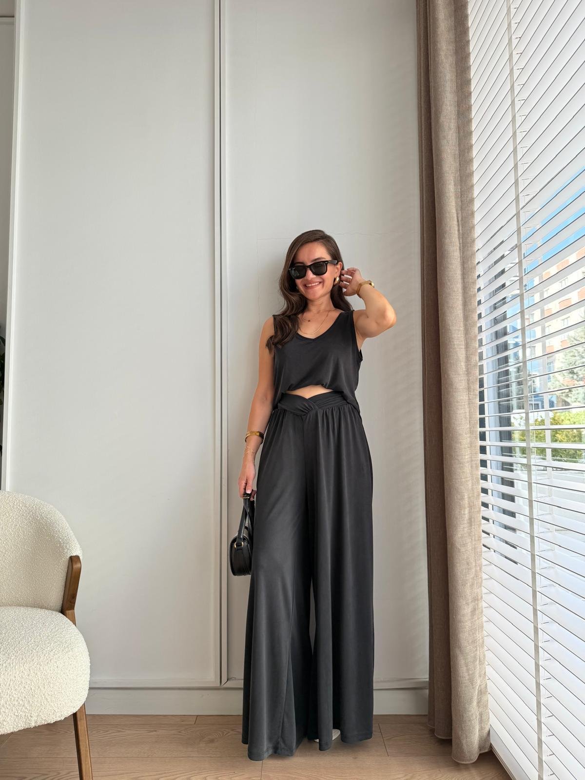 Siyah Bel Detaylı Modal Kumaş Geniş Paça Pantolon 30272