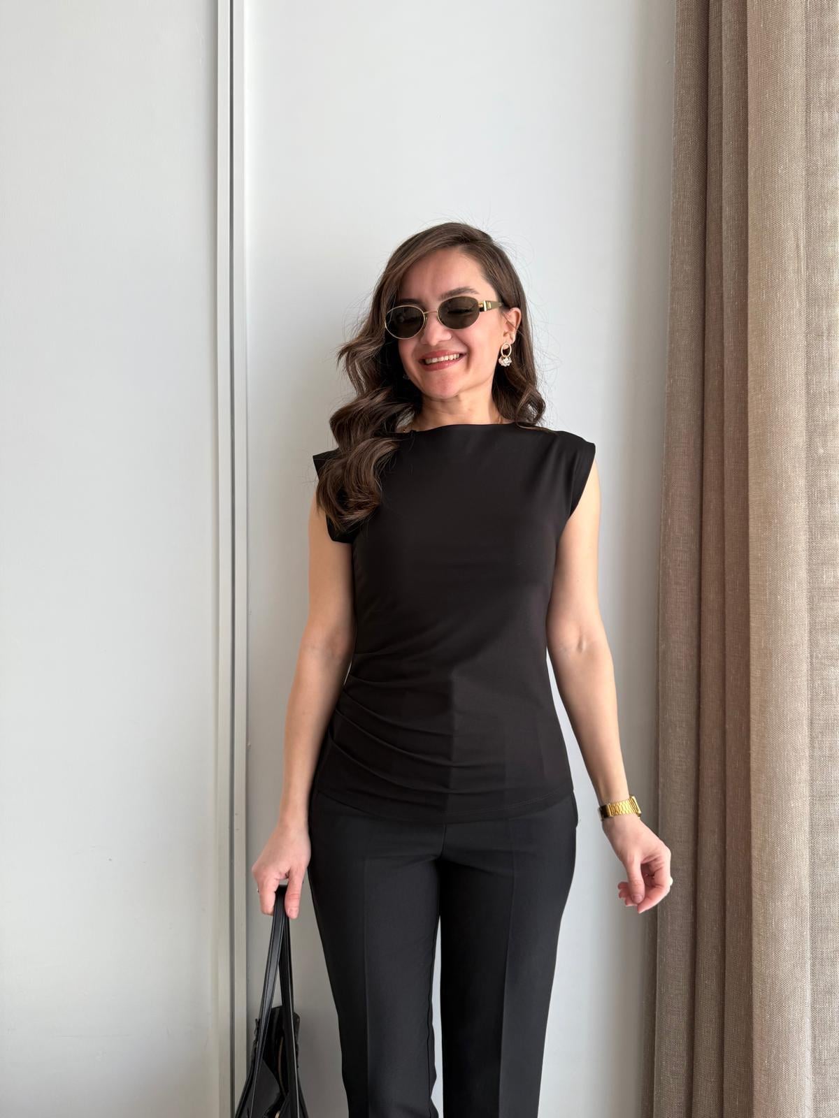 Siyah Bel Drape Detaylı Kayık Yaka Bluz 28757