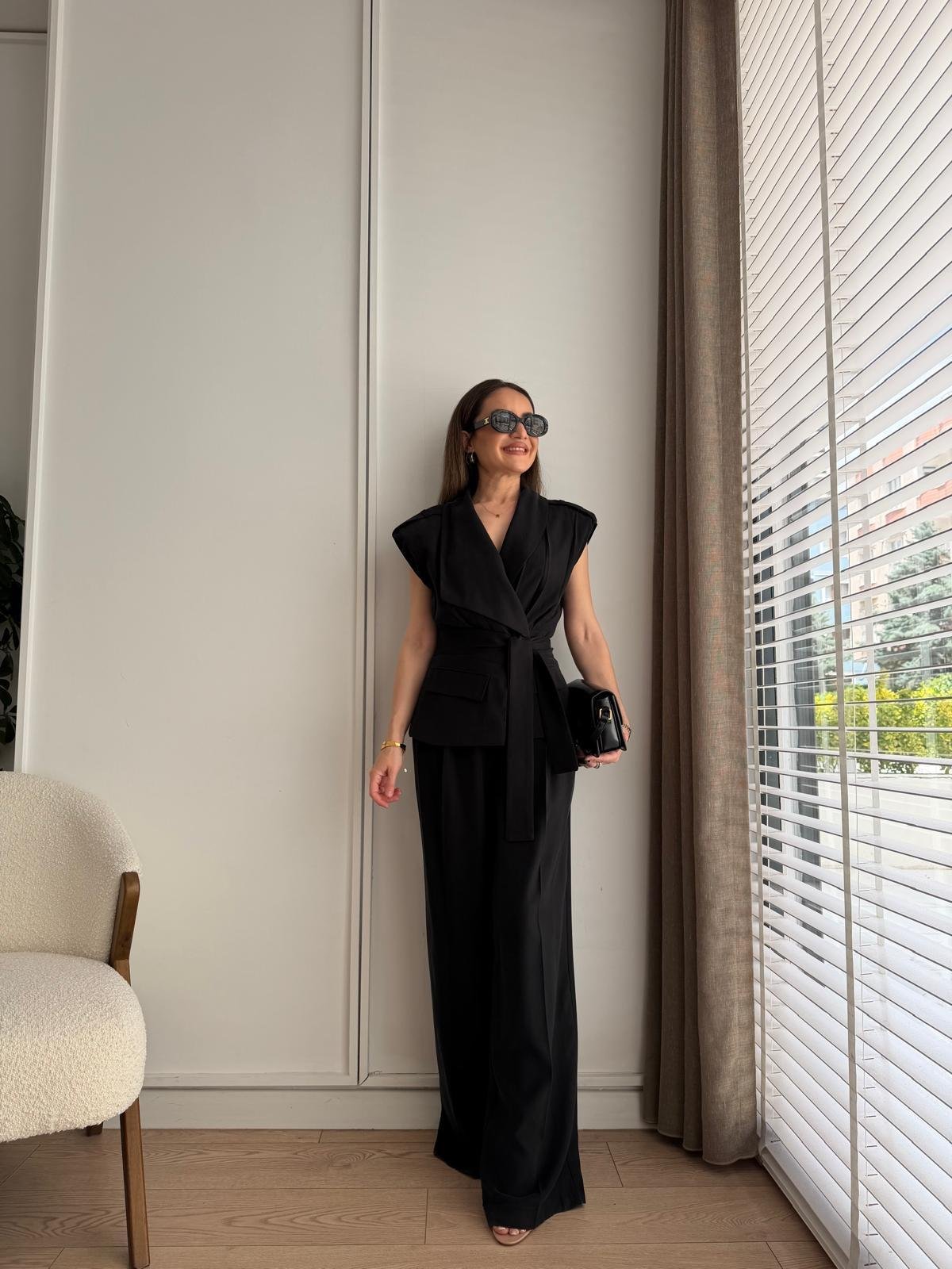 Siyah Bel Kuşaklı Yelek Pantolon Takım 580769