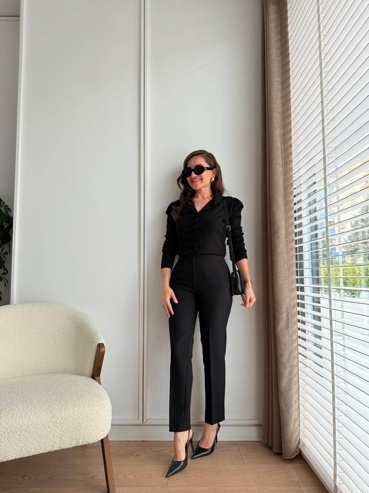 Siyah Bel Lastik Detaylı Kumaş Pantolon 16625