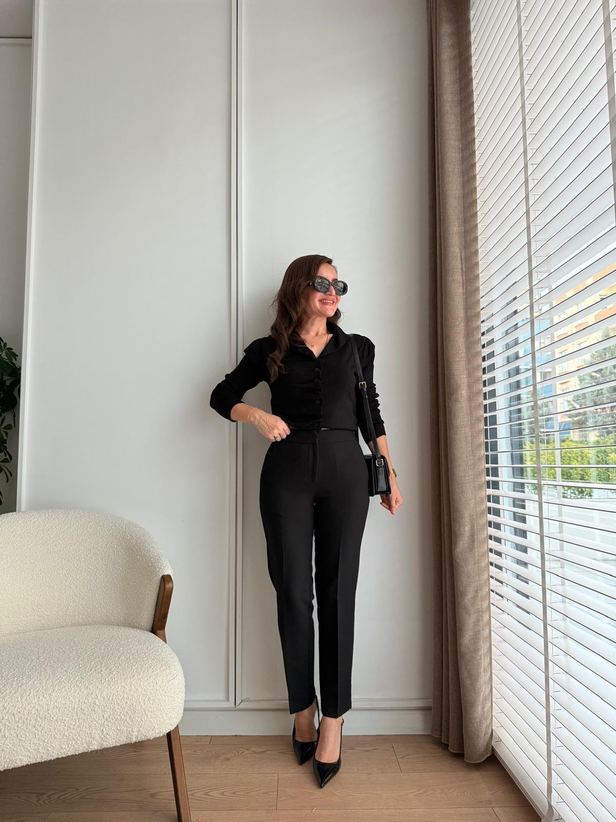 Siyah Bel Lastik Detaylı Kumaş Pantolon 16625