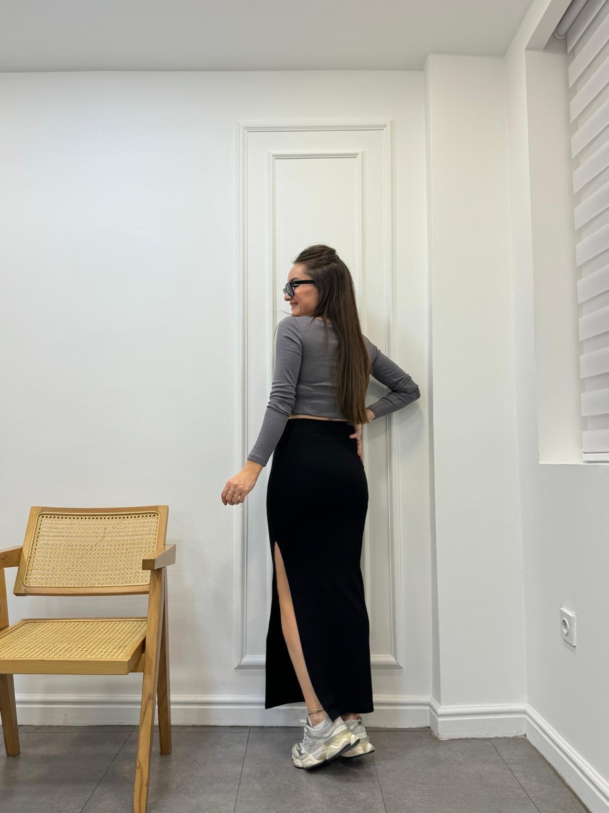 Siyah Bel Lastikli Yırtmaçlı Uzun Etek 2606