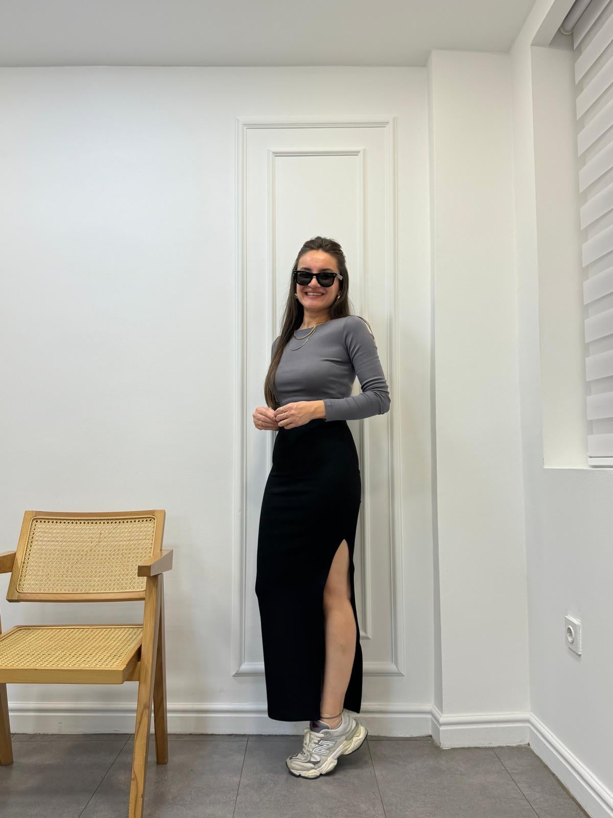 Siyah Bel Lastikli Yırtmaçlı Uzun Etek 2606
