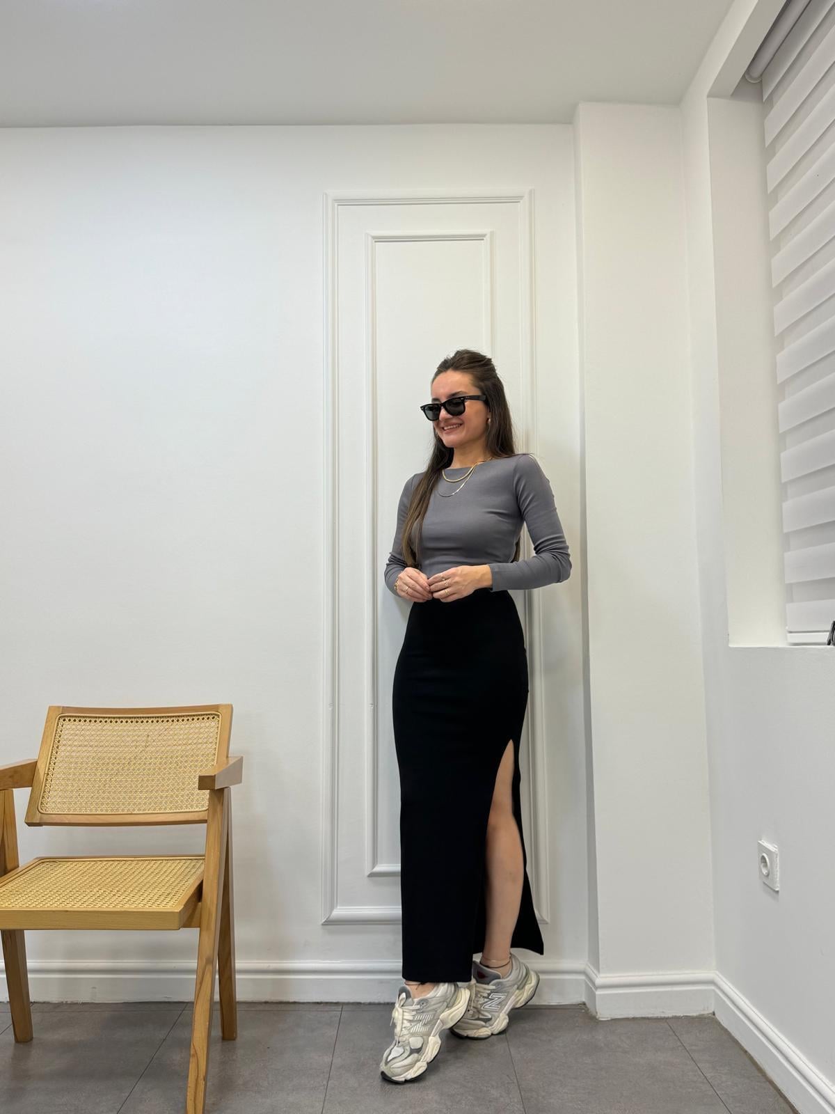 Siyah Bel Lastikli Yırtmaçlı Uzun Etek 2606