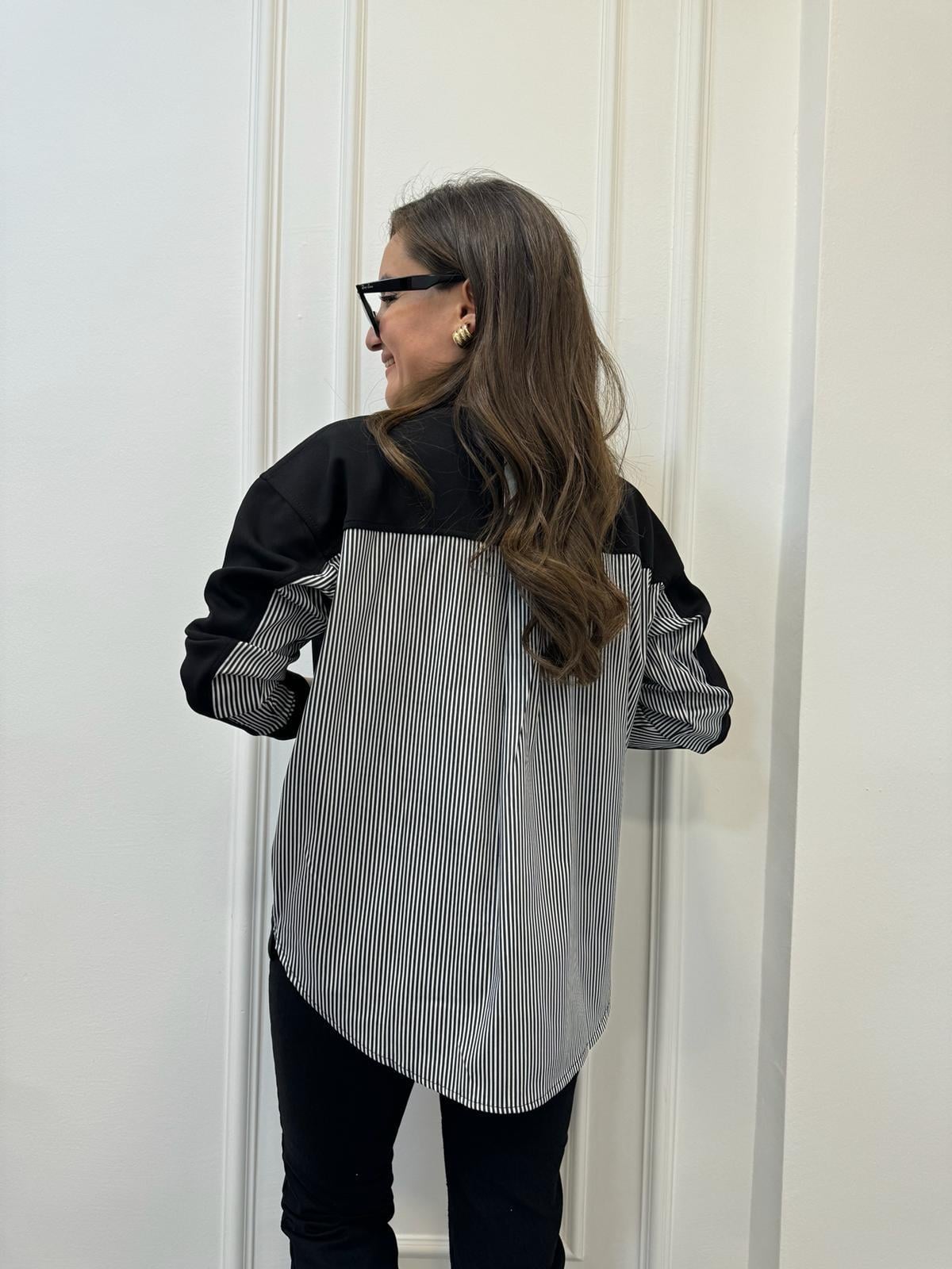 Siyah Bisiklet Yaka Arkası Gömlek Detaylı Çizgili Tasarım Sweatshirt 0019