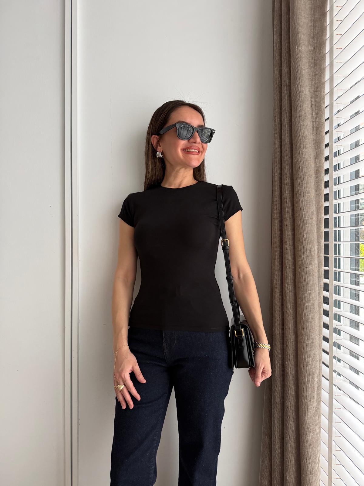 Siyah Bisiklet Yaka Basic Tshirt 32761