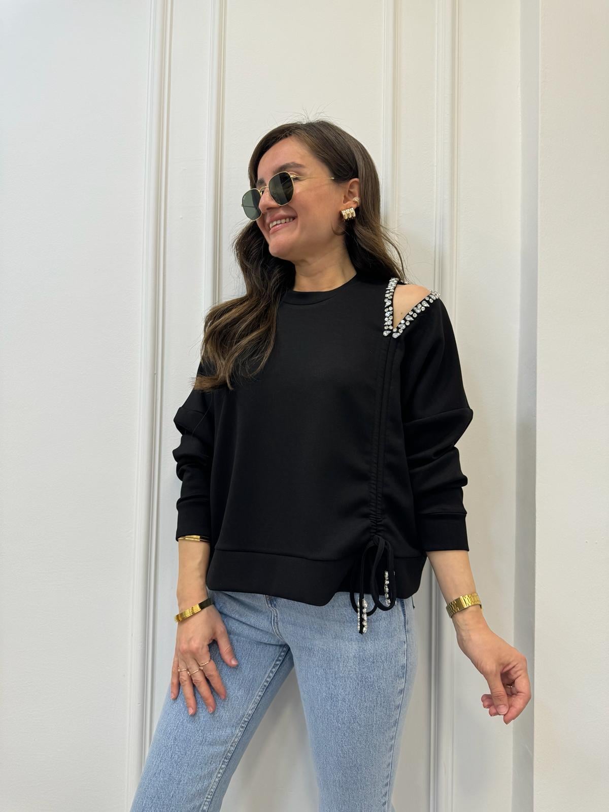 Siyah Bisiklet Yaka Omuz Taş Detaylı Büzgülü Tasarım Sweatshirt 2358