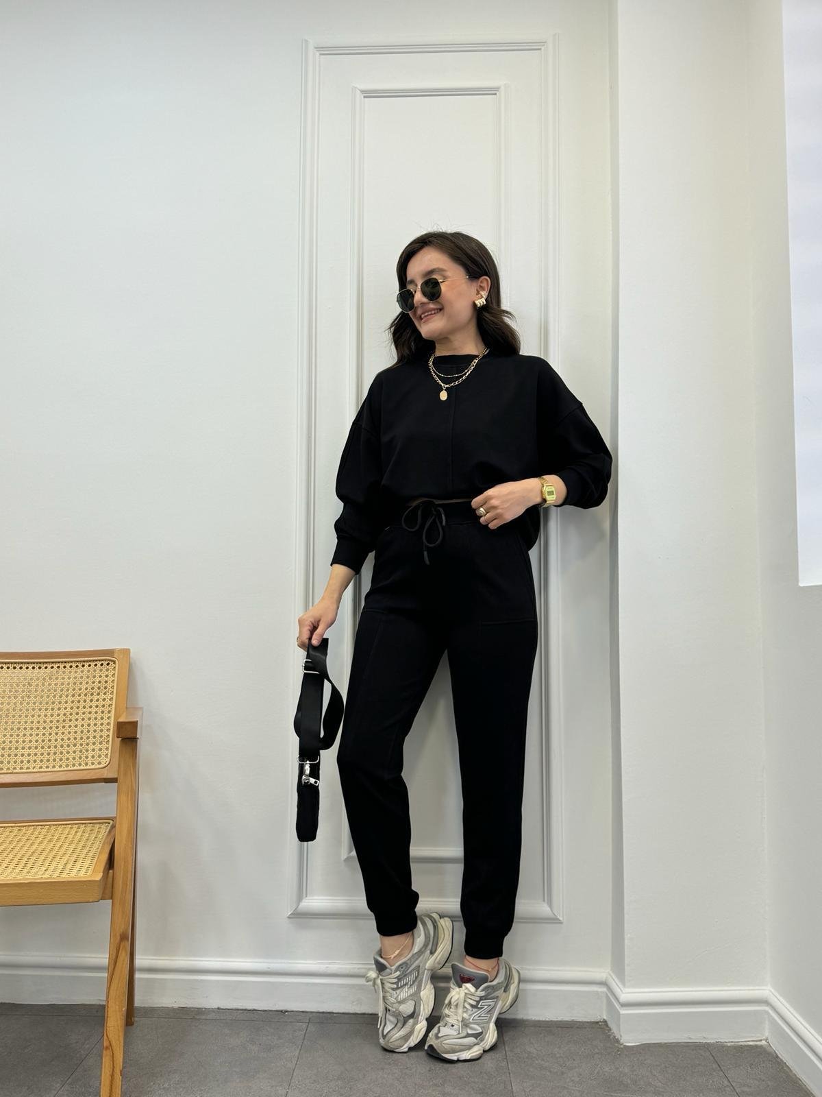 Siyah Bisiklet Yaka Ön Şerit Detaylı Özel Dokulu Eşofman Takımı 4587