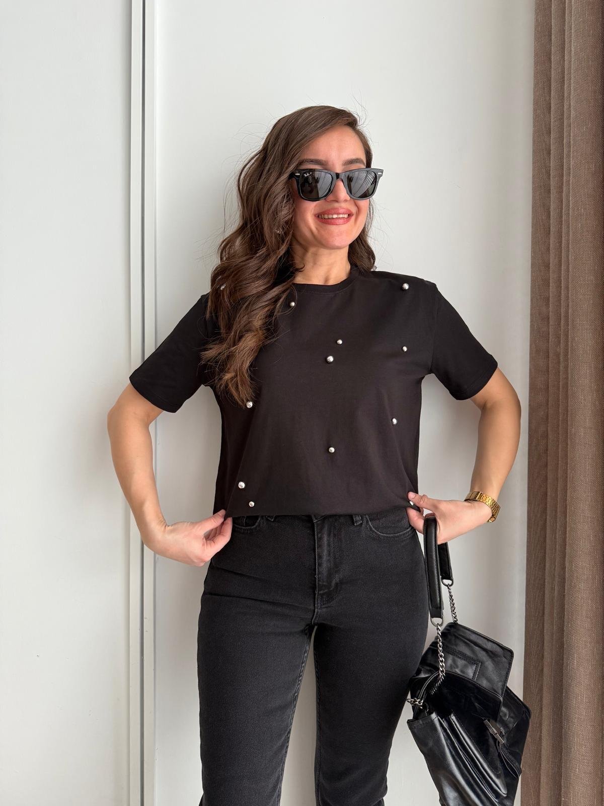 Siyah Bisiklet Yaka Top Zımba Detaylı Tshirt 16259