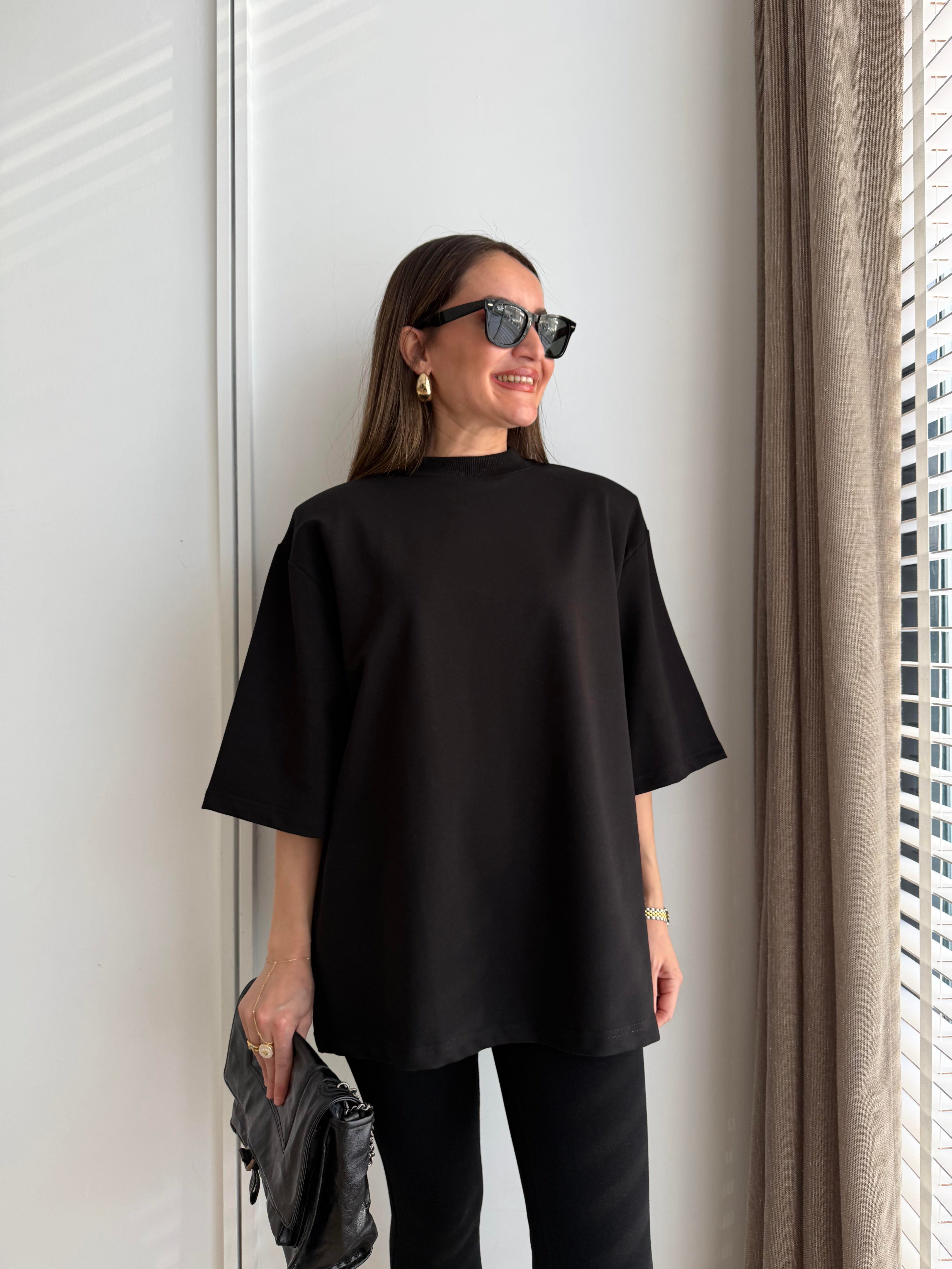 Siyah Bisiklet Yaka Vatkalı Oversize Tshirt 36975
