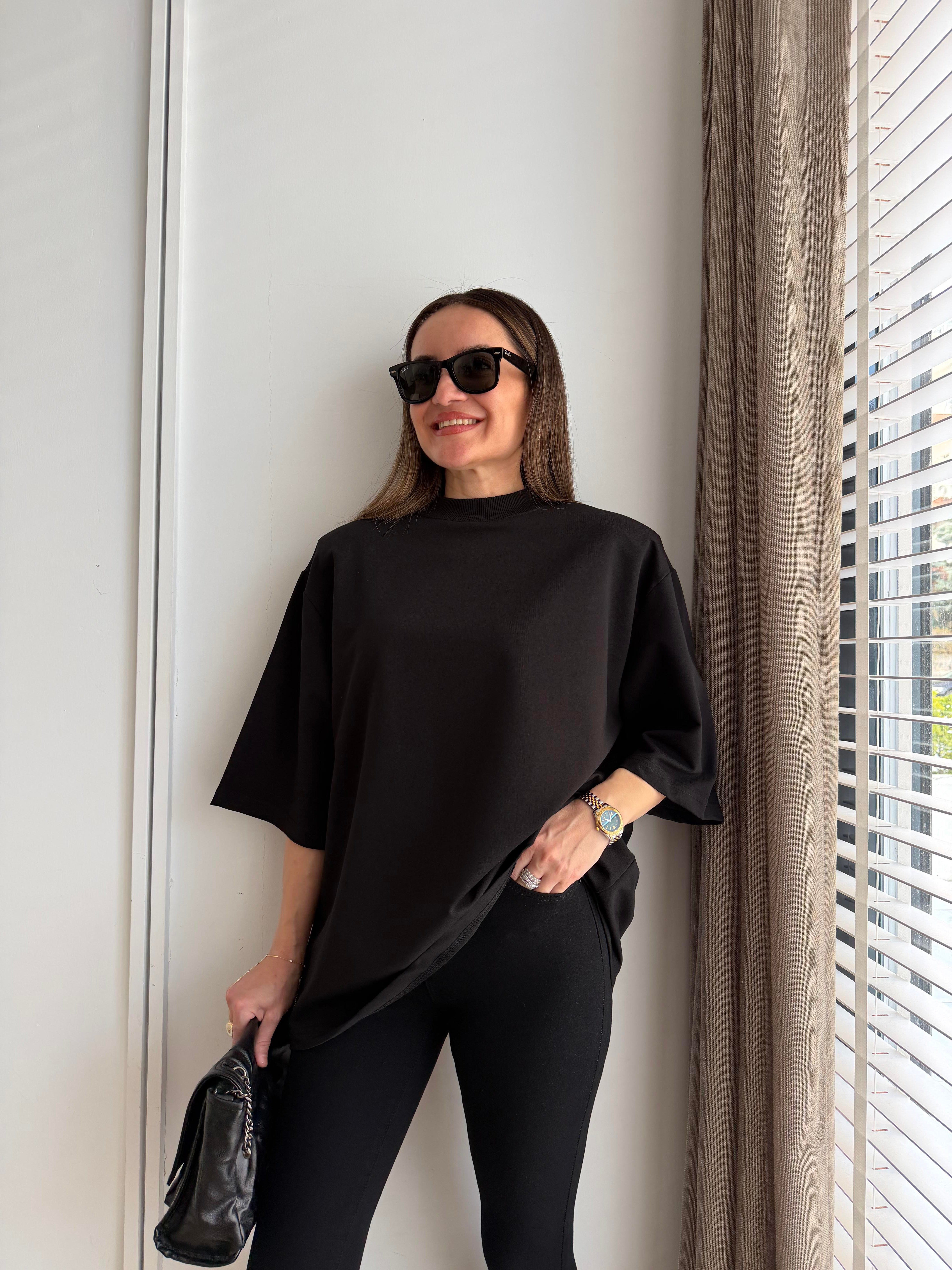 Siyah Bisiklet Yaka Vatkalı Oversize Tshirt 36975