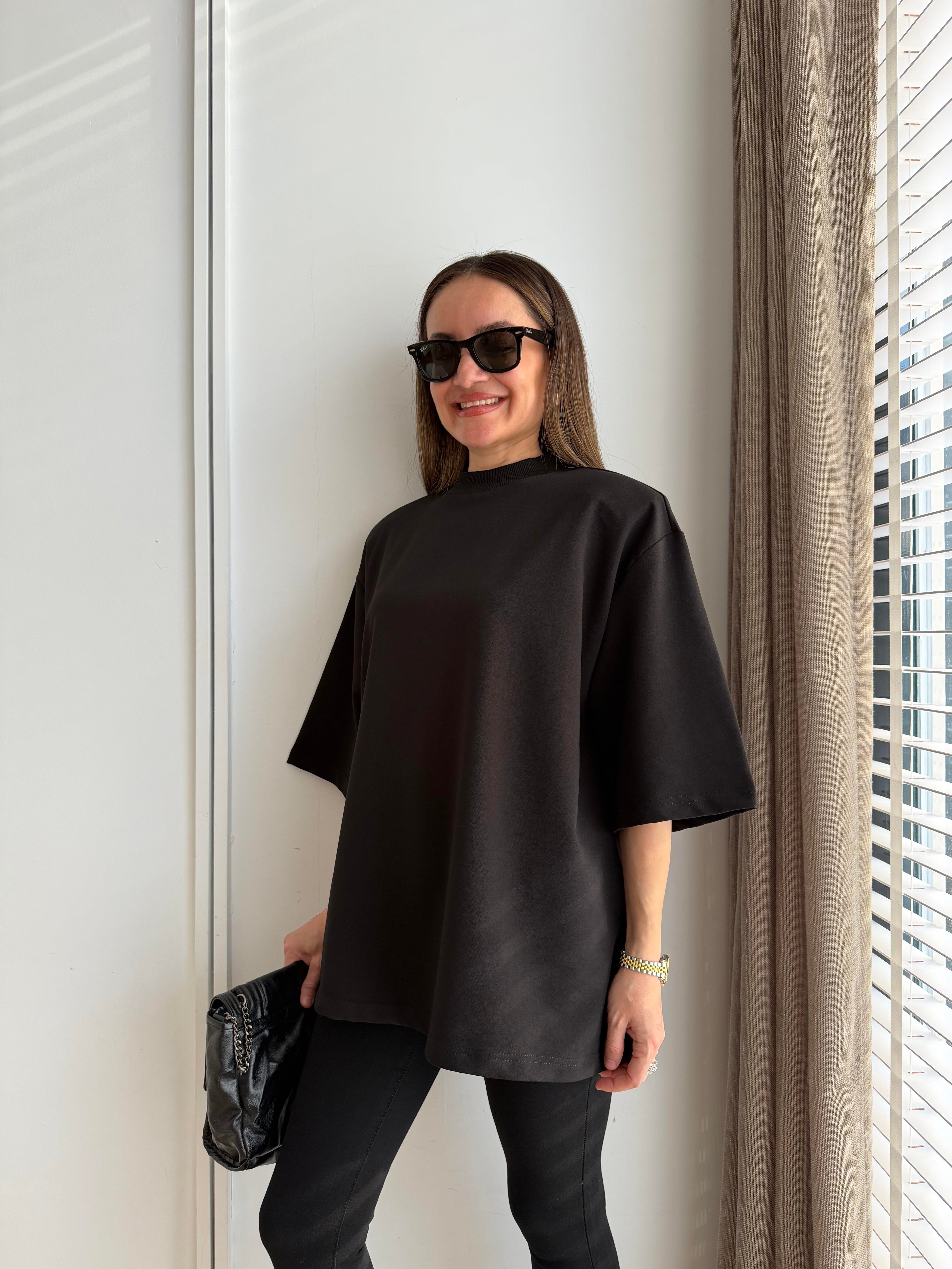 Siyah Bisiklet Yaka Vatkalı Oversize Tshirt 36975
